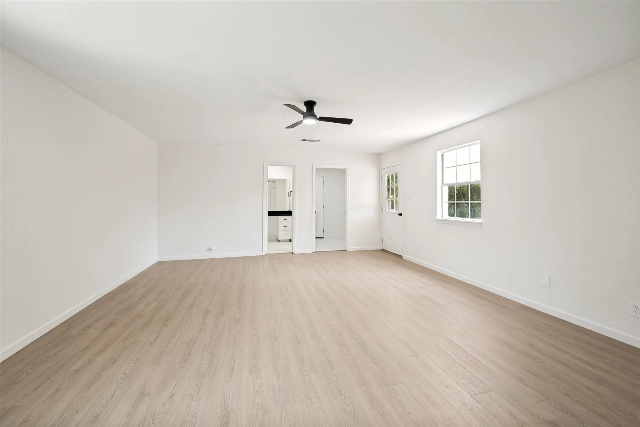 Single Family Residence For Sale in Tarrant County , 1717 Monaco Drive, Arlington, Texas 76010, 4 Bedroom, 3 Bathroom, 2 Garage spaces, 2,777 Sqft, built in 1959, mls#21315685, Real Estate Agent in Arlington, Homes For Sale in Tarrant county, Homes For Sale in Arlington, Realtor in Arlington Texas, Real Estate Brokerage Independent Realty Texas, Luminita Cordes Realtor