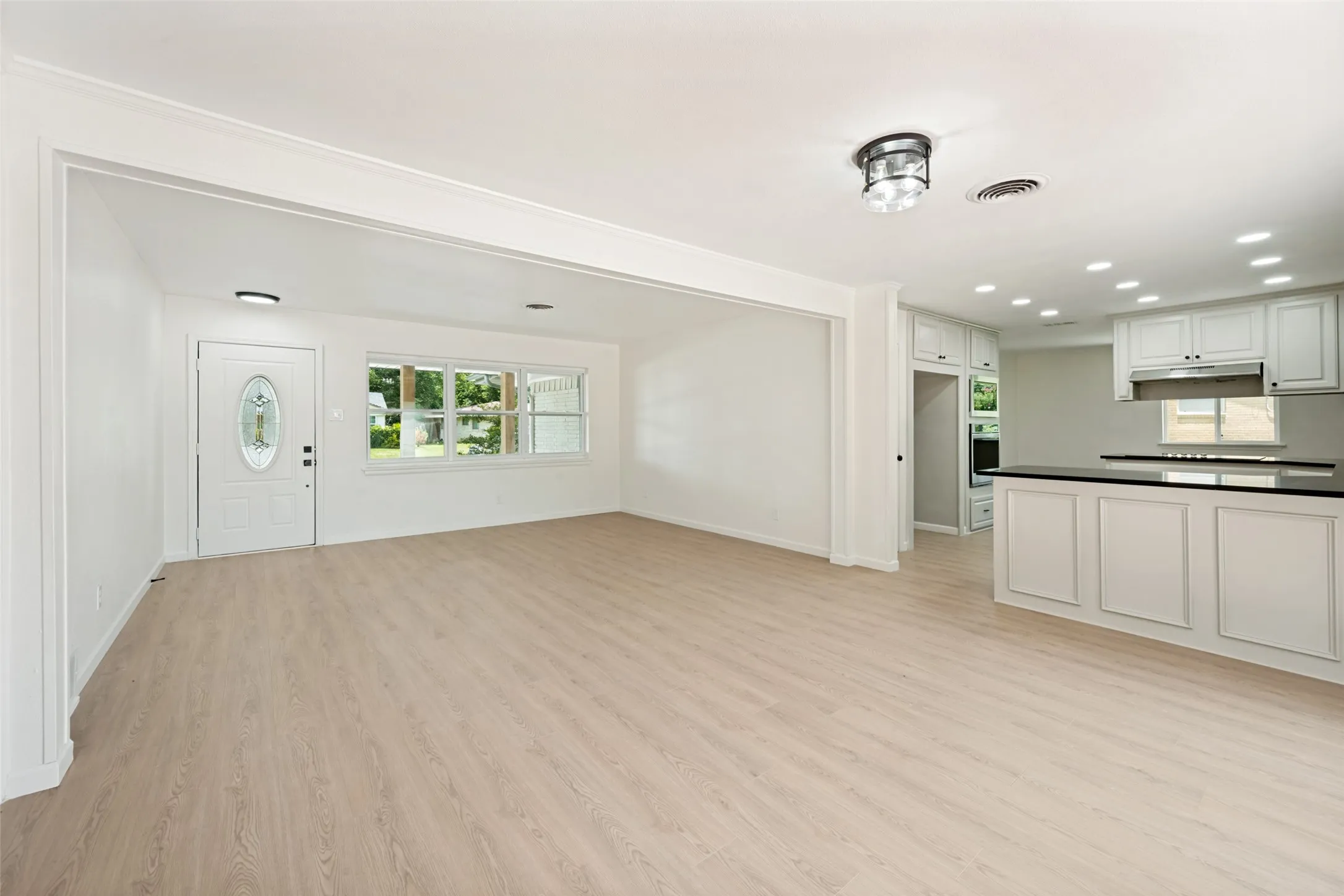 Single Family Residence For Sale in Tarrant County , 1717 Monaco Drive, Arlington, Texas 76010, 4 Bedroom, 3 Bathroom, 2 Garage spaces, 2,777 Sqft, built in 1959, mls#21315685, Real Estate Agent in Arlington, Homes For Sale in Tarrant county, Homes For Sale in Arlington, Realtor in Arlington Texas, Real Estate Brokerage Independent Realty Texas, Luminita Cordes Realtor