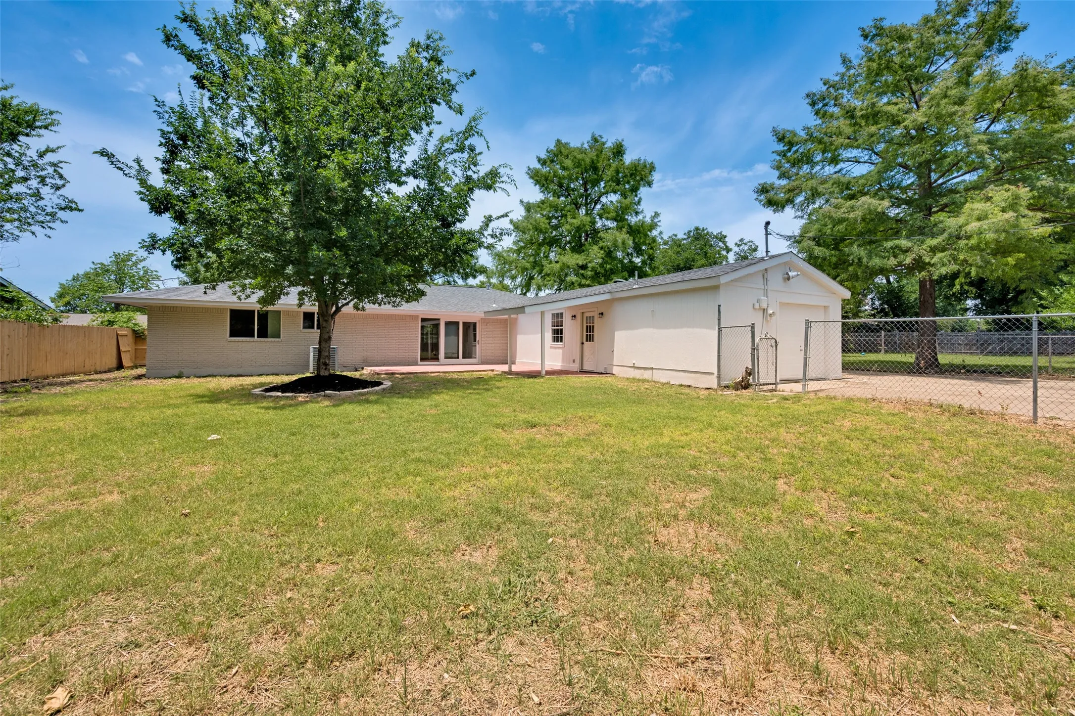 Single Family Residence For Sale in Tarrant County , 1717 Monaco Drive, Arlington, Texas 76010, 4 Bedroom, 3 Bathroom, 2 Garage spaces, 2,777 Sqft, built in 1959, mls#21315685, Real Estate Agent in Arlington, Homes For Sale in Tarrant county, Homes For Sale in Arlington, Realtor in Arlington Texas, Real Estate Brokerage Independent Realty Texas, Luminita Cordes Realtor