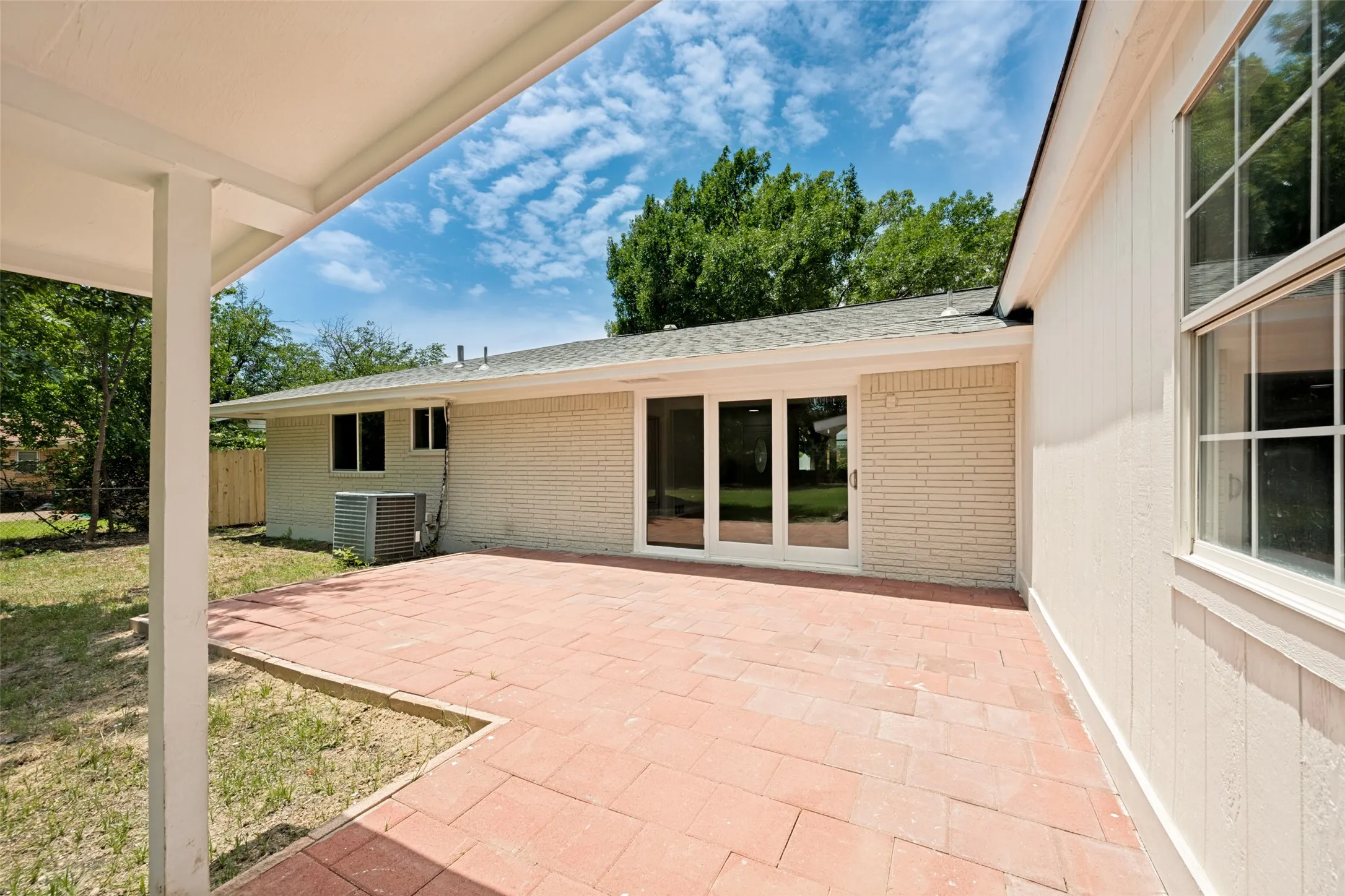 Single Family Residence For Sale in Tarrant County , 1717 Monaco Drive, Arlington, Texas 76010, 4 Bedroom, 3 Bathroom, 2 Garage spaces, 2,777 Sqft, built in 1959, mls#21315685, Real Estate Agent in Arlington, Homes For Sale in Tarrant county, Homes For Sale in Arlington, Realtor in Arlington Texas, Real Estate Brokerage Independent Realty Texas, Luminita Cordes Realtor