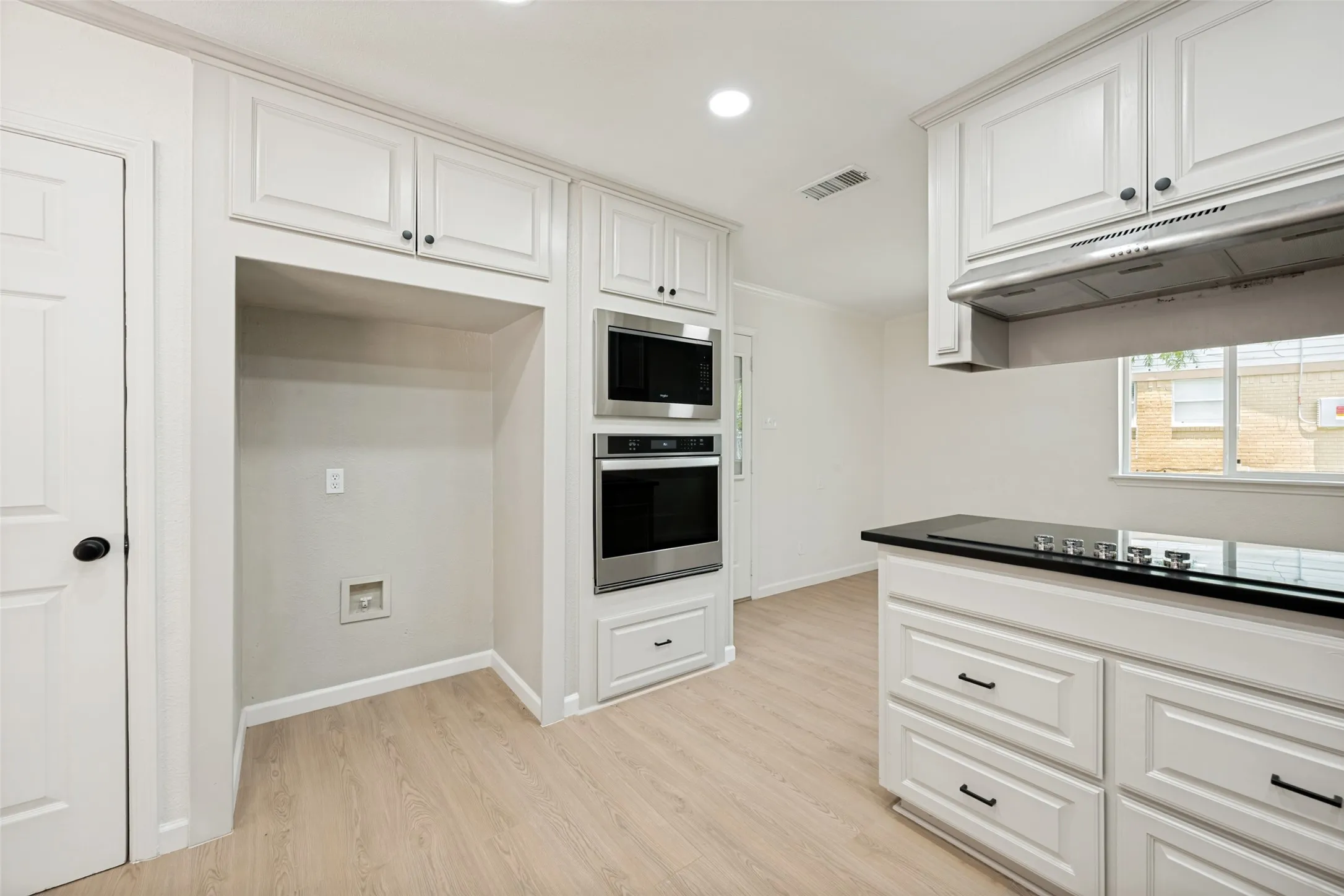 Single Family Residence For Sale in Tarrant County , 1717 Monaco Drive, Arlington, Texas 76010, 4 Bedroom, 3 Bathroom, 2 Garage spaces, 2,777 Sqft, built in 1959, mls#21315685, Real Estate Agent in Arlington, Homes For Sale in Tarrant county, Homes For Sale in Arlington, Realtor in Arlington Texas, Real Estate Brokerage Independent Realty Texas, Luminita Cordes Realtor