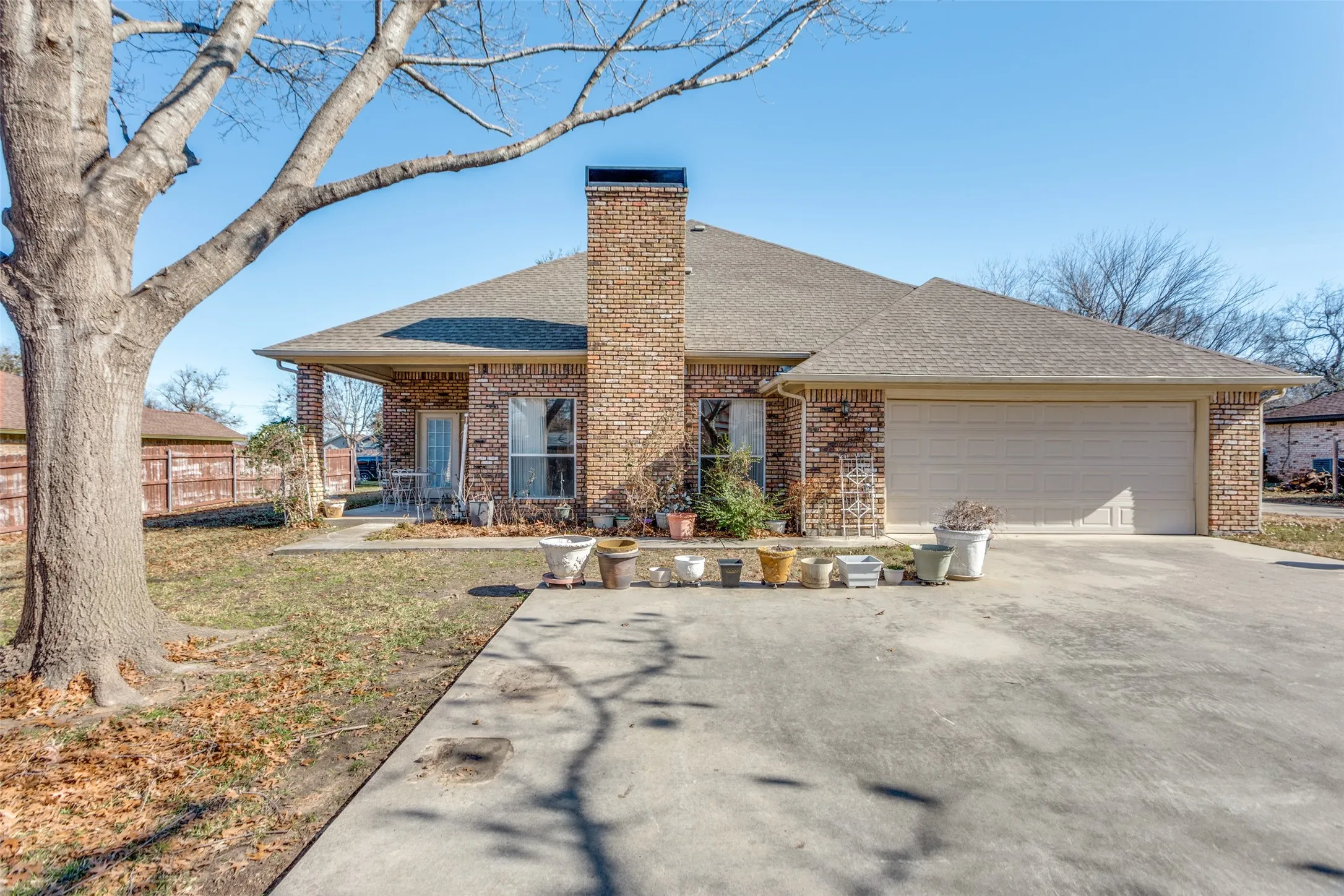 Single Family Residence For Sale in Parker County , 345 Huggins Drive, Springtown, Texas 76082, 4 Bedroom, 3 Bathroom, 2 Garage spaces, 2,455 Sqft, built in 2001, mls#21316852, Real Estate Agent in Springtown, Homes For Sale in Parker county, Homes For Sale in Springtown, Realtor in Springtown Texas, Real Estate Brokerage Independent Realty Texas, Luminita Cordes Realtor