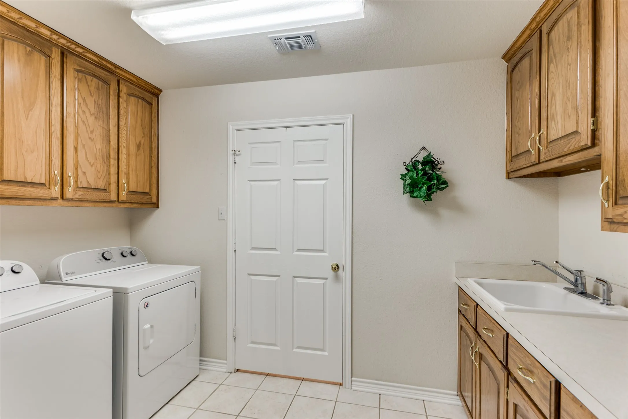 Single Family Residence For Sale in Parker County , 345 Huggins Drive, Springtown, Texas 76082, 4 Bedroom, 3 Bathroom, 2 Garage spaces, 2,455 Sqft, built in 2001, mls#21316852, Real Estate Agent in Springtown, Homes For Sale in Parker county, Homes For Sale in Springtown, Realtor in Springtown Texas, Real Estate Brokerage Independent Realty Texas, Luminita Cordes Realtor