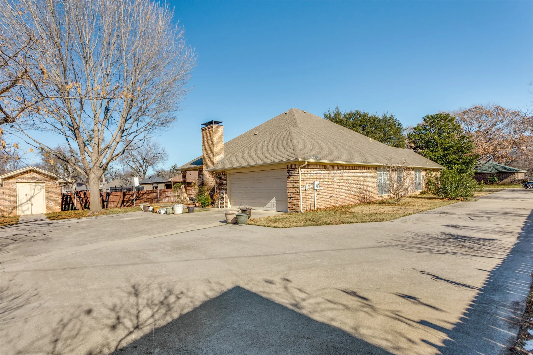 Single Family Residence For Sale in Parker County , 345 Huggins Drive, Springtown, Texas 76082, 4 Bedroom, 3 Bathroom, 2 Garage spaces, 2,455 Sqft, built in 2001, mls#21316852, Real Estate Agent in Springtown, Homes For Sale in Parker county, Homes For Sale in Springtown, Realtor in Springtown Texas, Real Estate Brokerage Independent Realty Texas, Luminita Cordes Realtor