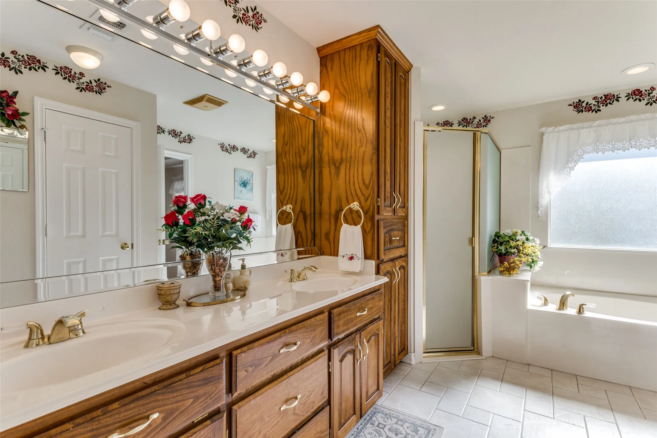 Single Family Residence For Sale in Parker County , 345 Huggins Drive, Springtown, Texas 76082, 4 Bedroom, 3 Bathroom, 2 Garage spaces, 2,455 Sqft, built in 2001, mls#21316852, Real Estate Agent in Springtown, Homes For Sale in Parker county, Homes For Sale in Springtown, Realtor in Springtown Texas, Real Estate Brokerage Independent Realty Texas, Luminita Cordes Realtor