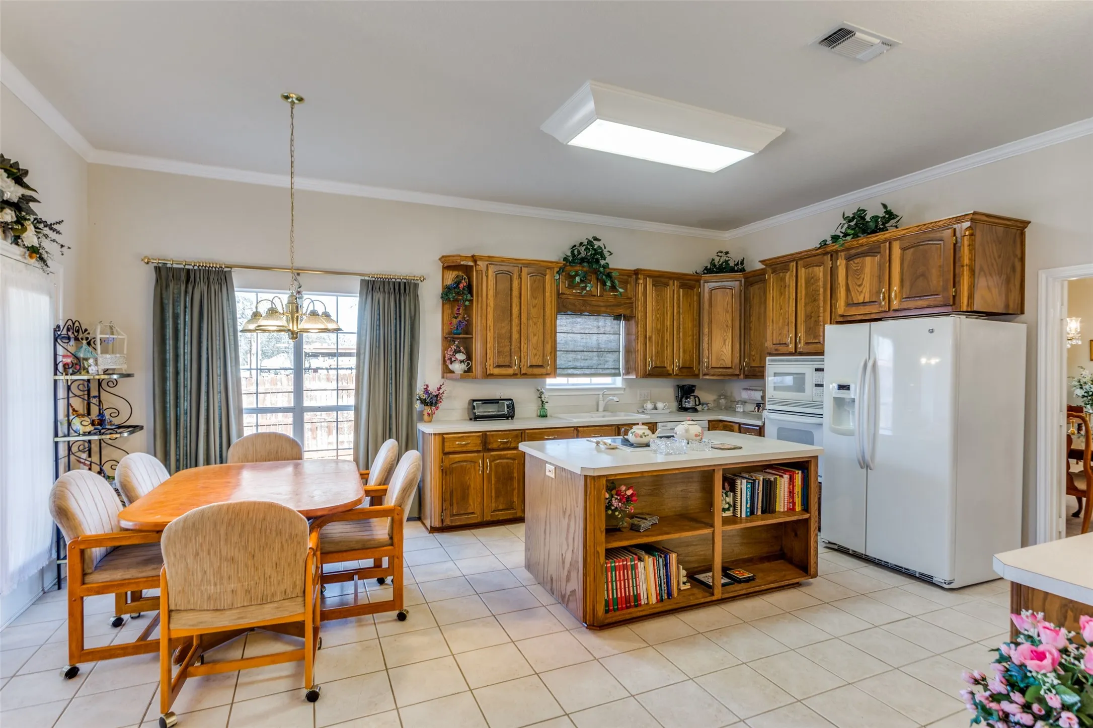 Single Family Residence For Sale in Parker County , 345 Huggins Drive, Springtown, Texas 76082, 4 Bedroom, 3 Bathroom, 2 Garage spaces, 2,455 Sqft, built in 2001, mls#21316852, Real Estate Agent in Springtown, Homes For Sale in Parker county, Homes For Sale in Springtown, Realtor in Springtown Texas, Real Estate Brokerage Independent Realty Texas, Luminita Cordes Realtor