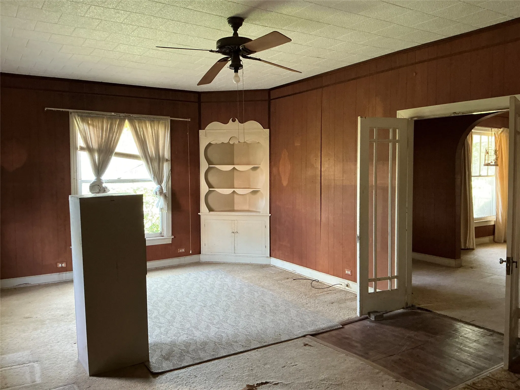 Single Family Residence For Sale in Comanche County , 300 E Grand Avenue, Comanche, Texas 76442, 4 Bedroom, 2 Bathroom, 2 Garage spaces, 2,296 Sqft, built in 1900, mls#21316175, Real Estate Agent in Comanche, Homes For Sale in Comanche county, Homes For Sale in Comanche, Realtor in Comanche Texas, Real Estate Brokerage Independent Realty Texas, Luminita Cordes Realtor