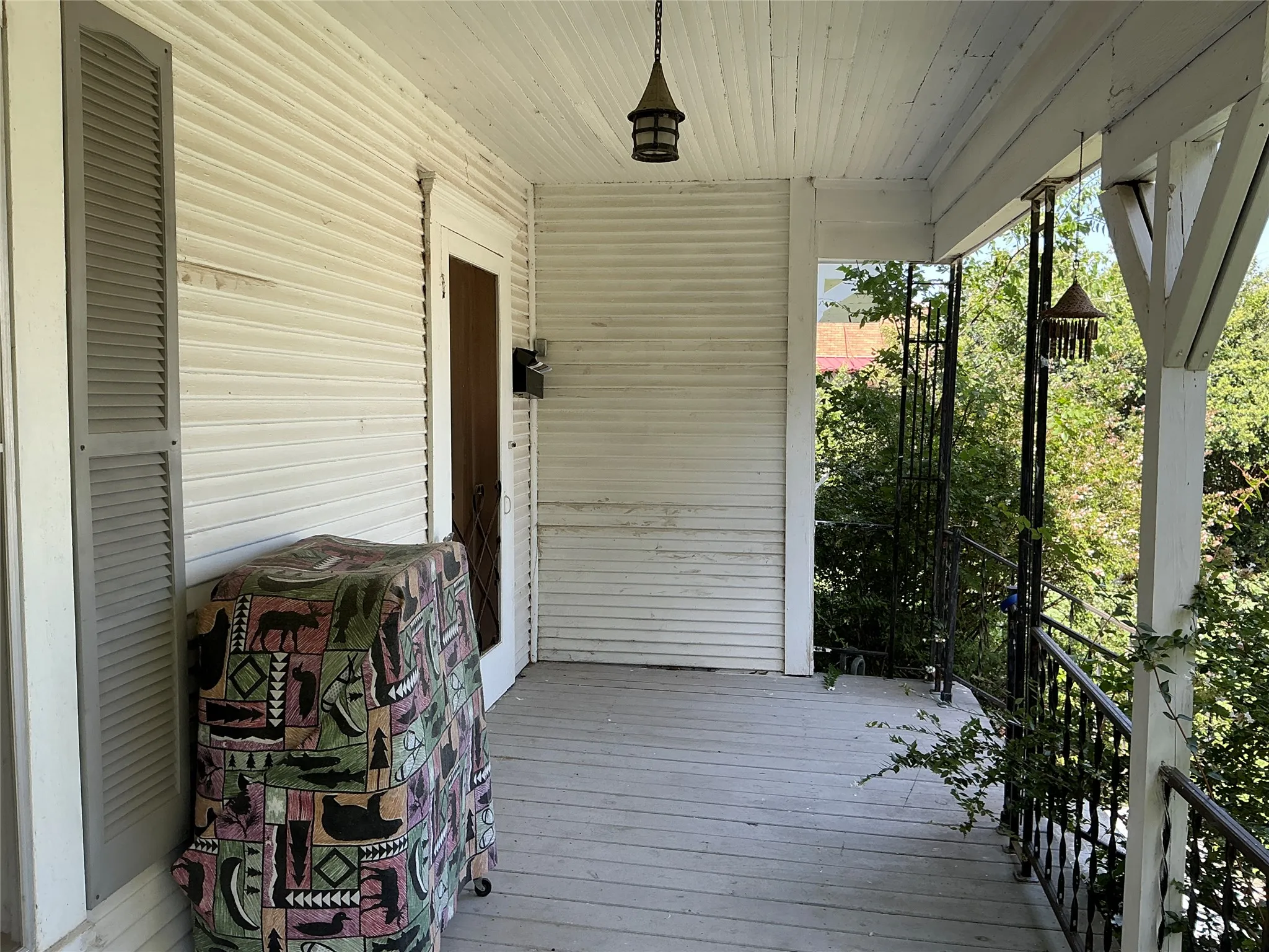 Single Family Residence For Sale in Comanche County , 300 E Grand Avenue, Comanche, Texas 76442, 4 Bedroom, 2 Bathroom, 2 Garage spaces, 2,296 Sqft, built in 1900, mls#21316175, Real Estate Agent in Comanche, Homes For Sale in Comanche county, Homes For Sale in Comanche, Realtor in Comanche Texas, Real Estate Brokerage Independent Realty Texas, Luminita Cordes Realtor