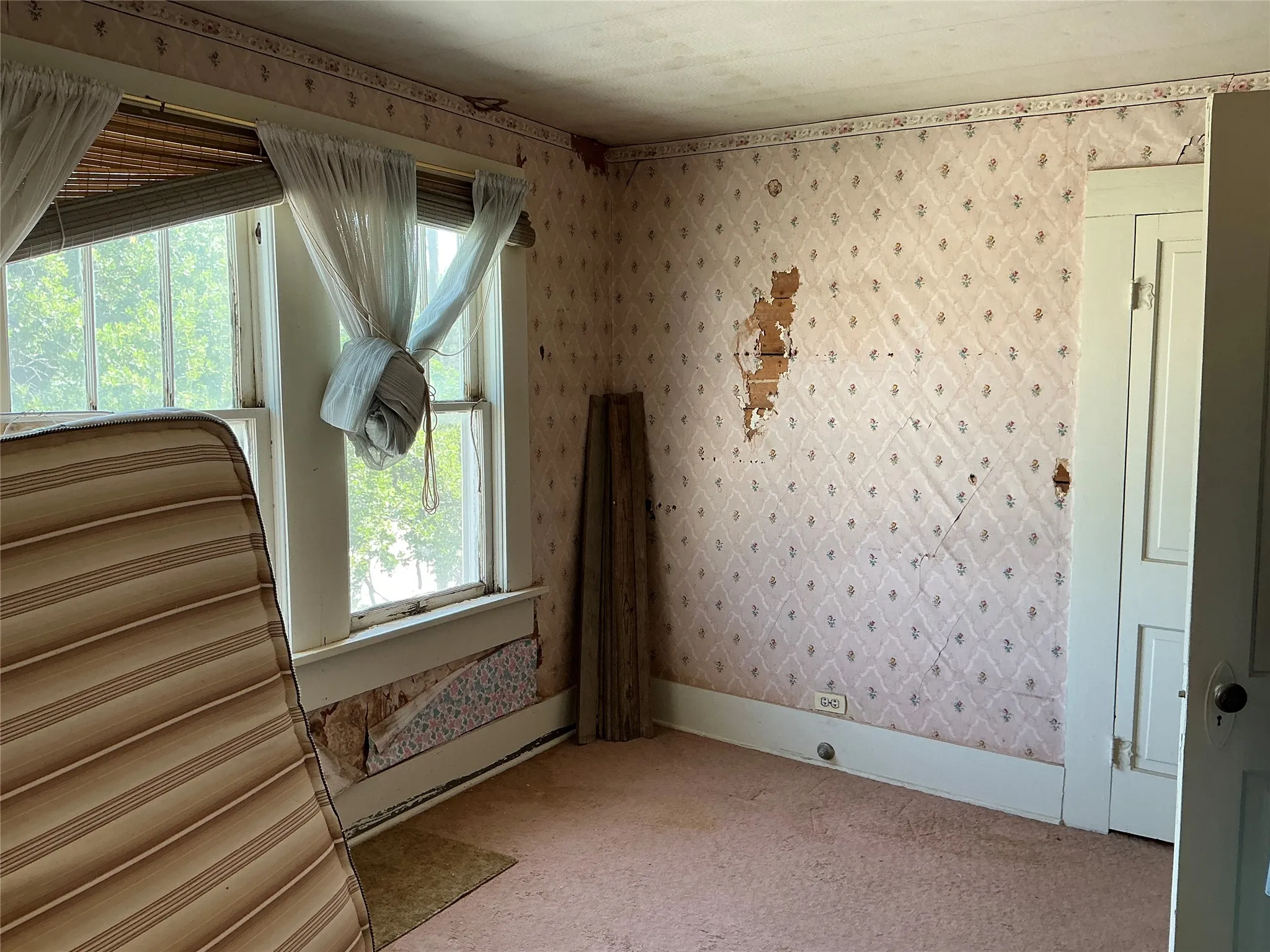 Single Family Residence For Sale in Comanche County , 300 E Grand Avenue, Comanche, Texas 76442, 4 Bedroom, 2 Bathroom, 2 Garage spaces, 2,296 Sqft, built in 1900, mls#21316175, Real Estate Agent in Comanche, Homes For Sale in Comanche county, Homes For Sale in Comanche, Realtor in Comanche Texas, Real Estate Brokerage Independent Realty Texas, Luminita Cordes Realtor