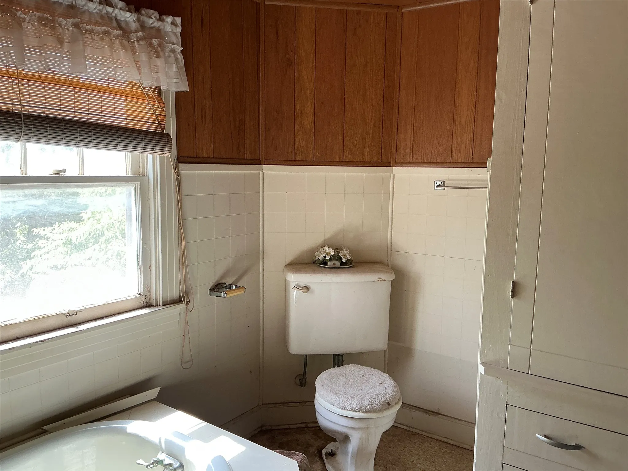 Single Family Residence For Sale in Comanche County , 300 E Grand Avenue, Comanche, Texas 76442, 4 Bedroom, 2 Bathroom, 2 Garage spaces, 2,296 Sqft, built in 1900, mls#21316175, Real Estate Agent in Comanche, Homes For Sale in Comanche county, Homes For Sale in Comanche, Realtor in Comanche Texas, Real Estate Brokerage Independent Realty Texas, Luminita Cordes Realtor