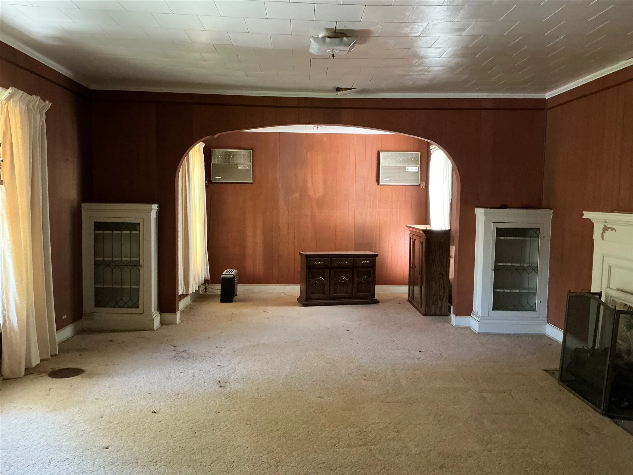 Single Family Residence For Sale in Comanche County , 300 E Grand Avenue, Comanche, Texas 76442, 4 Bedroom, 2 Bathroom, 2 Garage spaces, 2,296 Sqft, built in 1900, mls#21316175, Real Estate Agent in Comanche, Homes For Sale in Comanche county, Homes For Sale in Comanche, Realtor in Comanche Texas, Real Estate Brokerage Independent Realty Texas, Luminita Cordes Realtor