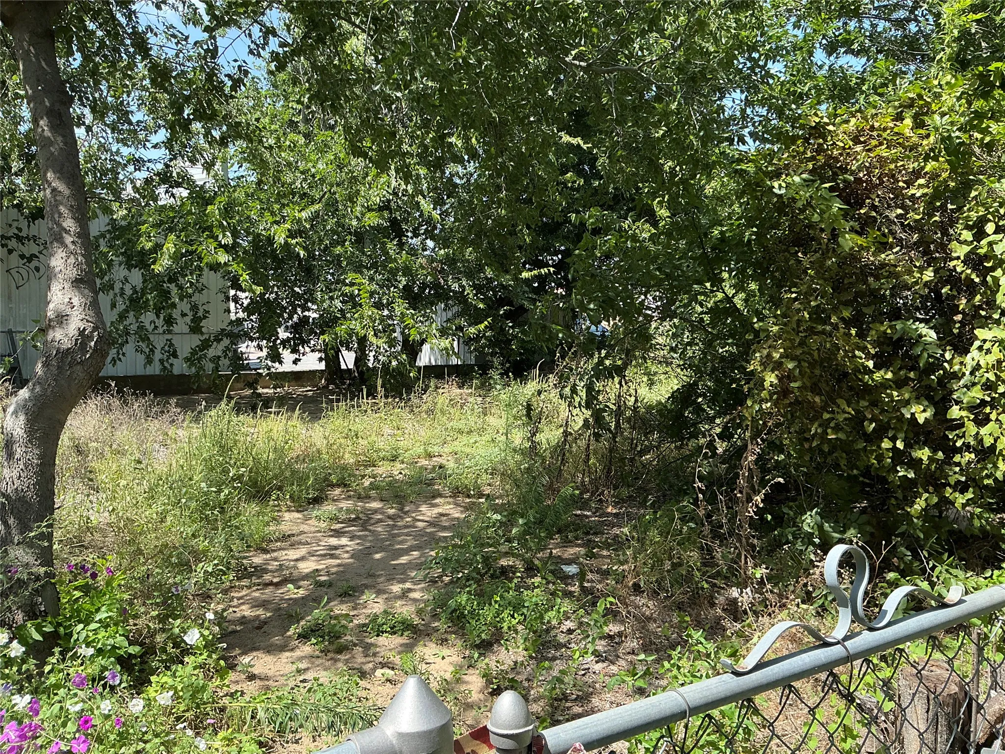 Single Family Residence For Sale in Comanche County , 300 E Grand Avenue, Comanche, Texas 76442, 4 Bedroom, 2 Bathroom, 2 Garage spaces, 2,296 Sqft, built in 1900, mls#21316175, Real Estate Agent in Comanche, Homes For Sale in Comanche county, Homes For Sale in Comanche, Realtor in Comanche Texas, Real Estate Brokerage Independent Realty Texas, Luminita Cordes Realtor