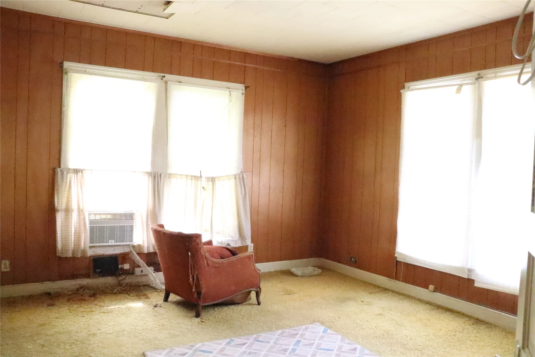 Single Family Residence For Sale in Comanche County , 300 E Grand Avenue, Comanche, Texas 76442, 4 Bedroom, 2 Bathroom, 2 Garage spaces, 2,296 Sqft, built in 1900, mls#21316175, Real Estate Agent in Comanche, Homes For Sale in Comanche county, Homes For Sale in Comanche, Realtor in Comanche Texas, Real Estate Brokerage Independent Realty Texas, Luminita Cordes Realtor