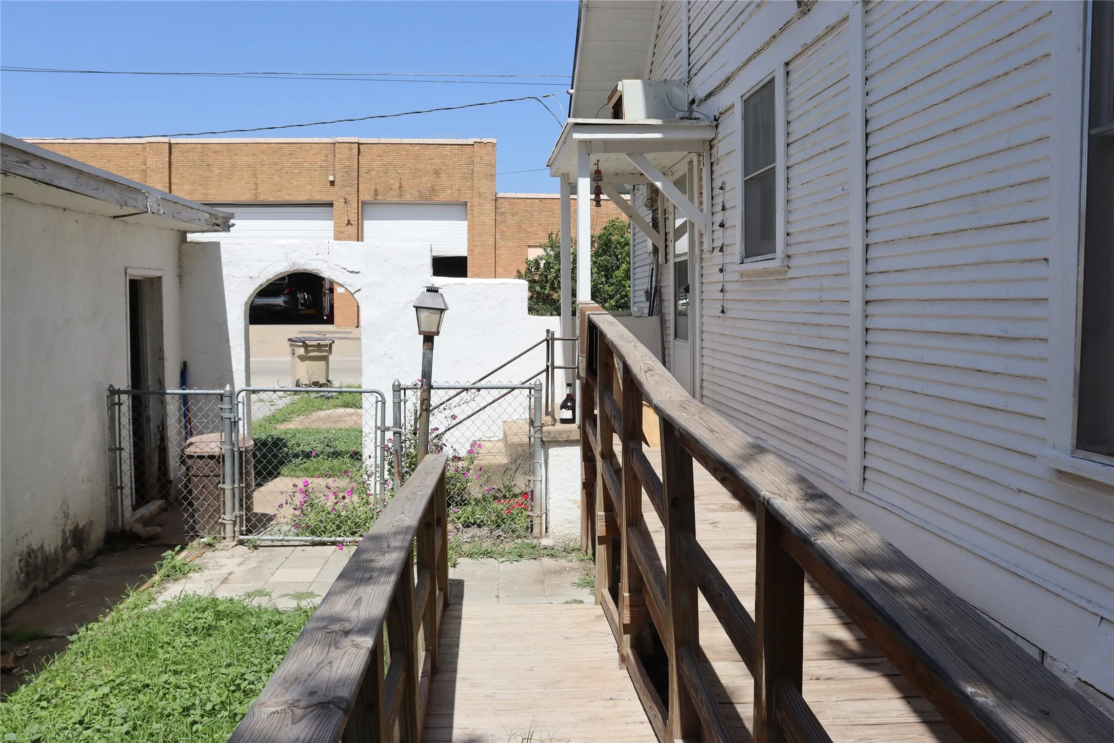 Single Family Residence For Sale in Comanche County , 300 E Grand Avenue, Comanche, Texas 76442, 4 Bedroom, 2 Bathroom, 2 Garage spaces, 2,296 Sqft, built in 1900, mls#21316175, Real Estate Agent in Comanche, Homes For Sale in Comanche county, Homes For Sale in Comanche, Realtor in Comanche Texas, Real Estate Brokerage Independent Realty Texas, Luminita Cordes Realtor