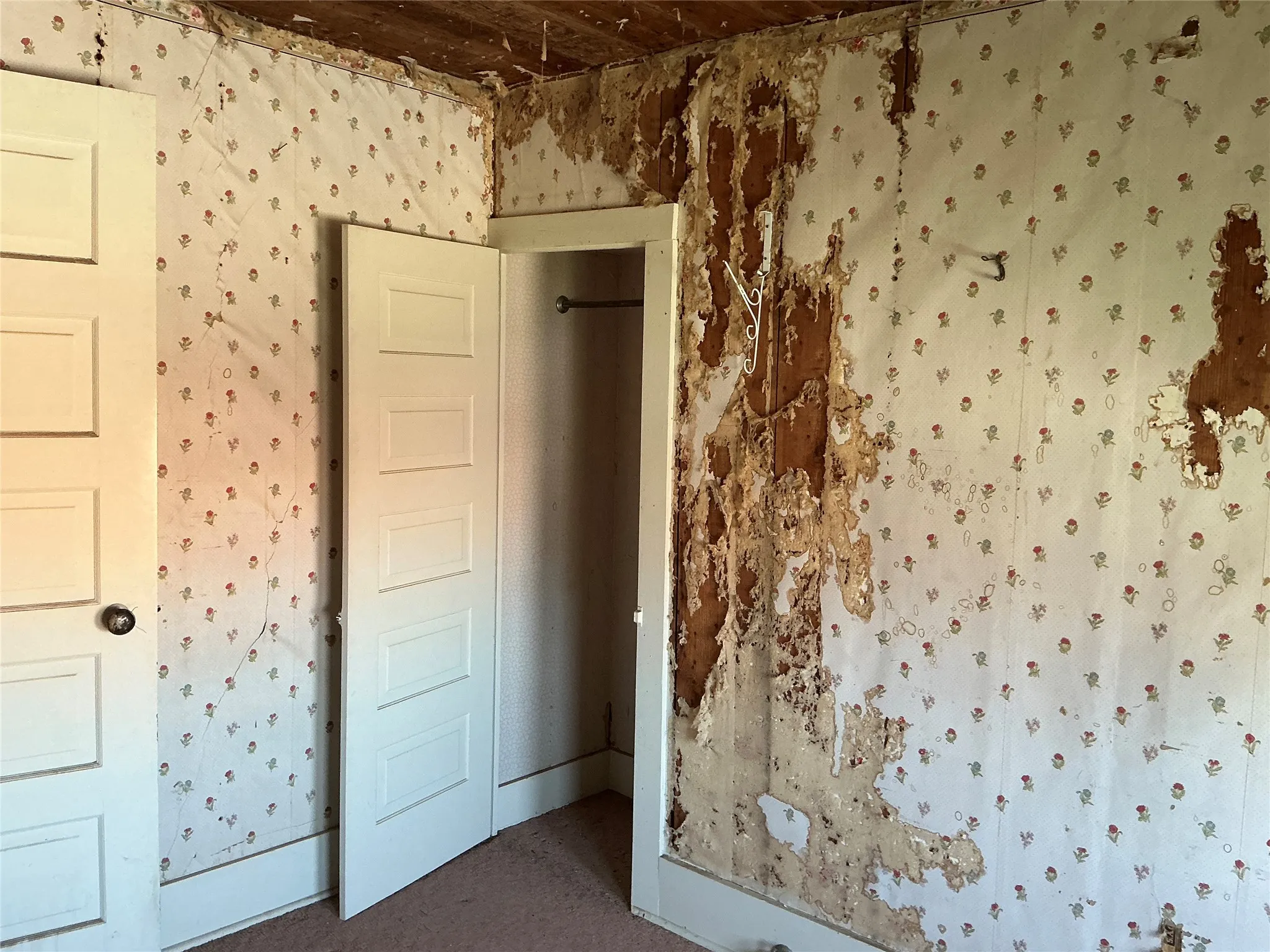 Single Family Residence For Sale in Comanche County , 300 E Grand Avenue, Comanche, Texas 76442, 4 Bedroom, 2 Bathroom, 2 Garage spaces, 2,296 Sqft, built in 1900, mls#21316175, Real Estate Agent in Comanche, Homes For Sale in Comanche county, Homes For Sale in Comanche, Realtor in Comanche Texas, Real Estate Brokerage Independent Realty Texas, Luminita Cordes Realtor