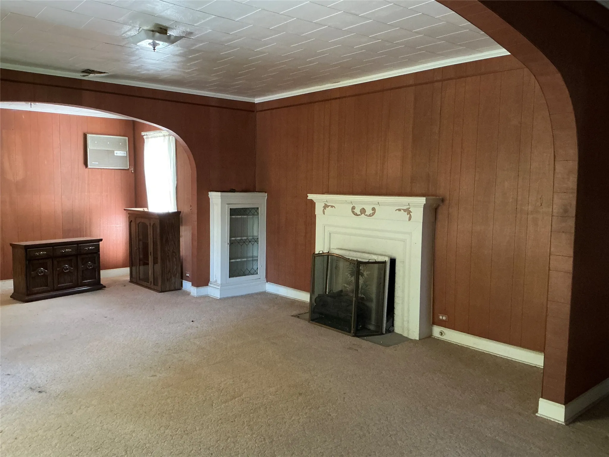 Single Family Residence For Sale in Comanche County , 300 E Grand Avenue, Comanche, Texas 76442, 4 Bedroom, 2 Bathroom, 2 Garage spaces, 2,296 Sqft, built in 1900, mls#21316175, Real Estate Agent in Comanche, Homes For Sale in Comanche county, Homes For Sale in Comanche, Realtor in Comanche Texas, Real Estate Brokerage Independent Realty Texas, Luminita Cordes Realtor