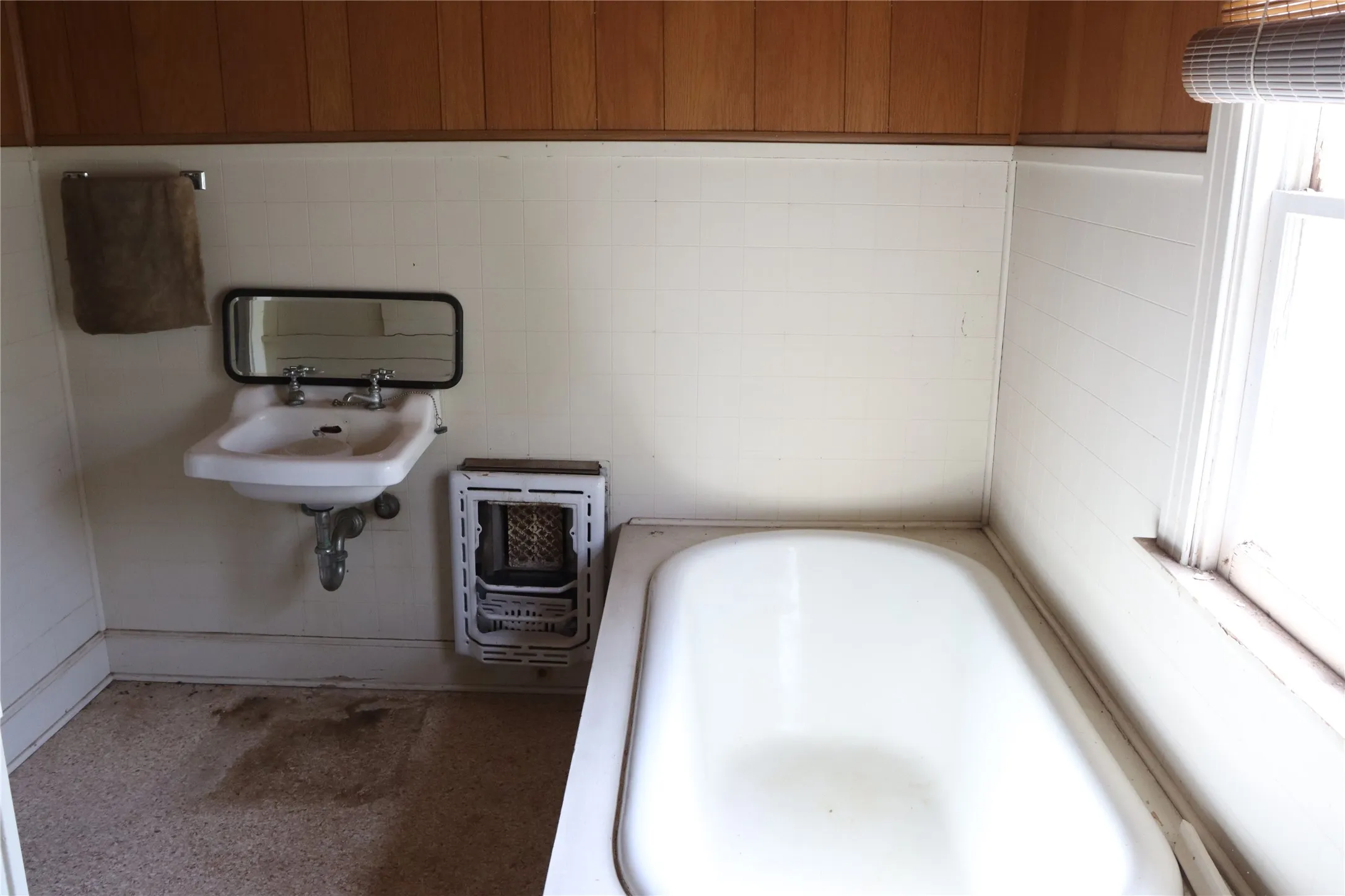 Single Family Residence For Sale in Comanche County , 300 E Grand Avenue, Comanche, Texas 76442, 4 Bedroom, 2 Bathroom, 2 Garage spaces, 2,296 Sqft, built in 1900, mls#21316175, Real Estate Agent in Comanche, Homes For Sale in Comanche county, Homes For Sale in Comanche, Realtor in Comanche Texas, Real Estate Brokerage Independent Realty Texas, Luminita Cordes Realtor