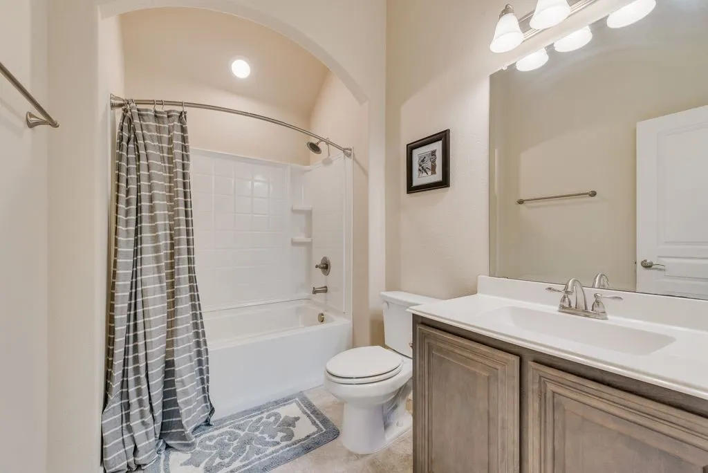 Single Family Residence For Sale in Johnson County , 102 Cimmaron Court, Alvarado, Texas 76009, 4 Bedroom, 3 Bathroom, 3 Garage spaces, 2,765 Sqft, built in 2017, mls#21316063, Real Estate Agent in Alvarado, Homes For Sale in Johnson county, Homes For Sale in Alvarado, Realtor in Alvarado Texas, Real Estate Brokerage Independent Realty Texas, Luminita Cordes Realtor