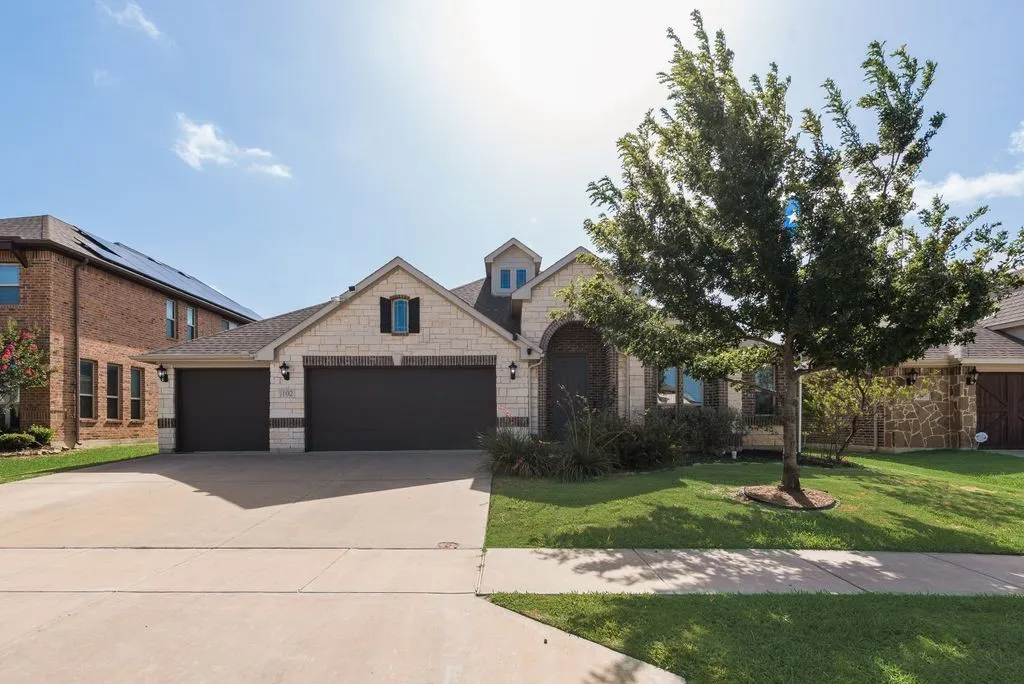 Single Family Residence For Sale in Johnson County , 102 Cimmaron Court, Alvarado, Texas 76009, 4 Bedroom, 3 Bathroom, 3 Garage spaces, 2,765 Sqft, built in 2017, mls#21316063, Real Estate Agent in Alvarado, Homes For Sale in Johnson county, Homes For Sale in Alvarado, Realtor in Alvarado Texas, Real Estate Brokerage Independent Realty Texas, Luminita Cordes Realtor