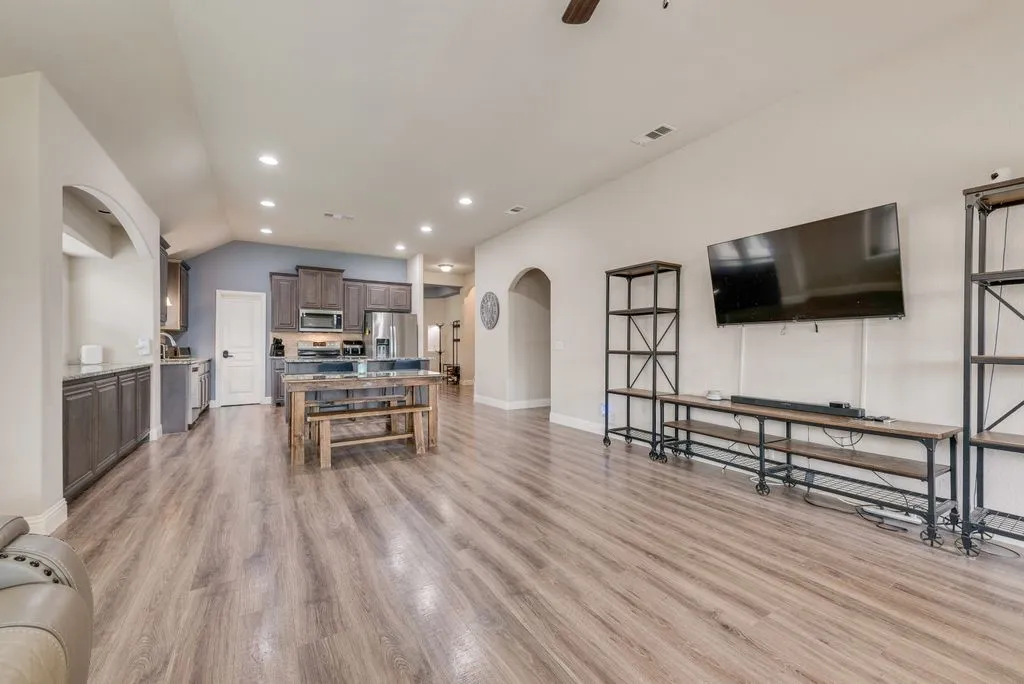 Single Family Residence For Sale in Johnson County , 102 Cimmaron Court, Alvarado, Texas 76009, 4 Bedroom, 3 Bathroom, 3 Garage spaces, 2,765 Sqft, built in 2017, mls#21316063, Real Estate Agent in Alvarado, Homes For Sale in Johnson county, Homes For Sale in Alvarado, Realtor in Alvarado Texas, Real Estate Brokerage Independent Realty Texas, Luminita Cordes Realtor