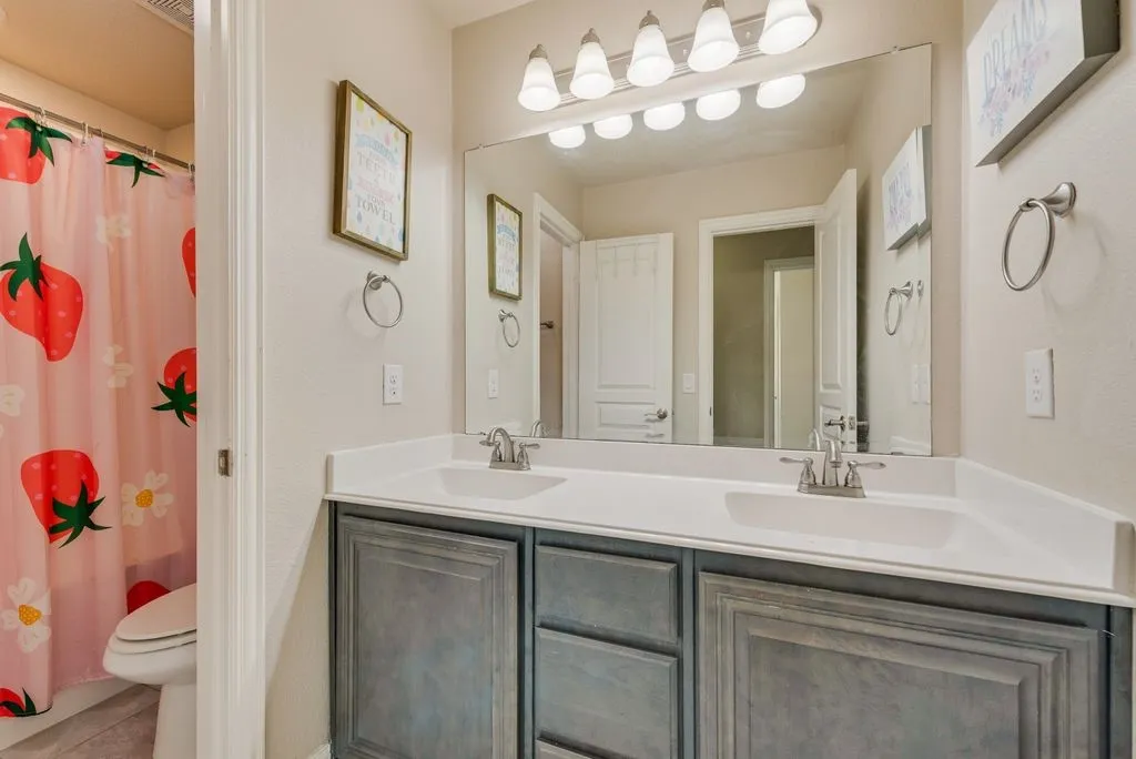 Single Family Residence For Sale in Johnson County , 102 Cimmaron Court, Alvarado, Texas 76009, 4 Bedroom, 3 Bathroom, 3 Garage spaces, 2,765 Sqft, built in 2017, mls#21316063, Real Estate Agent in Alvarado, Homes For Sale in Johnson county, Homes For Sale in Alvarado, Realtor in Alvarado Texas, Real Estate Brokerage Independent Realty Texas, Luminita Cordes Realtor