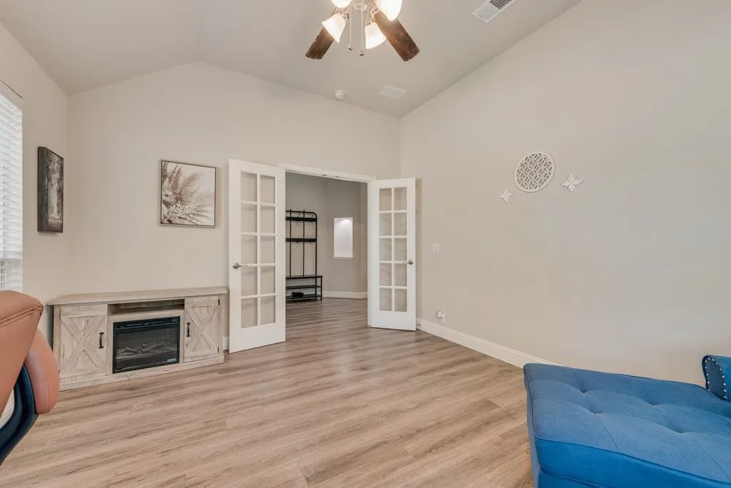 Single Family Residence For Sale in Johnson County , 102 Cimmaron Court, Alvarado, Texas 76009, 4 Bedroom, 3 Bathroom, 3 Garage spaces, 2,765 Sqft, built in 2017, mls#21316063, Real Estate Agent in Alvarado, Homes For Sale in Johnson county, Homes For Sale in Alvarado, Realtor in Alvarado Texas, Real Estate Brokerage Independent Realty Texas, Luminita Cordes Realtor
