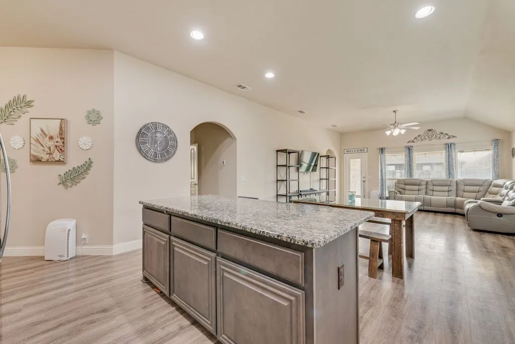 Single Family Residence For Sale in Johnson County , 102 Cimmaron Court, Alvarado, Texas 76009, 4 Bedroom, 3 Bathroom, 3 Garage spaces, 2,765 Sqft, built in 2017, mls#21316063, Real Estate Agent in Alvarado, Homes For Sale in Johnson county, Homes For Sale in Alvarado, Realtor in Alvarado Texas, Real Estate Brokerage Independent Realty Texas, Luminita Cordes Realtor