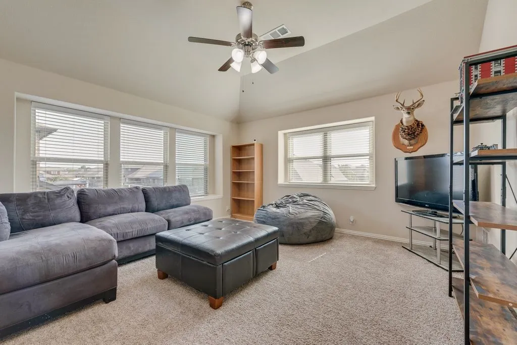 Single Family Residence For Sale in Johnson County , 102 Cimmaron Court, Alvarado, Texas 76009, 4 Bedroom, 3 Bathroom, 3 Garage spaces, 2,765 Sqft, built in 2017, mls#21316063, Real Estate Agent in Alvarado, Homes For Sale in Johnson county, Homes For Sale in Alvarado, Realtor in Alvarado Texas, Real Estate Brokerage Independent Realty Texas, Luminita Cordes Realtor