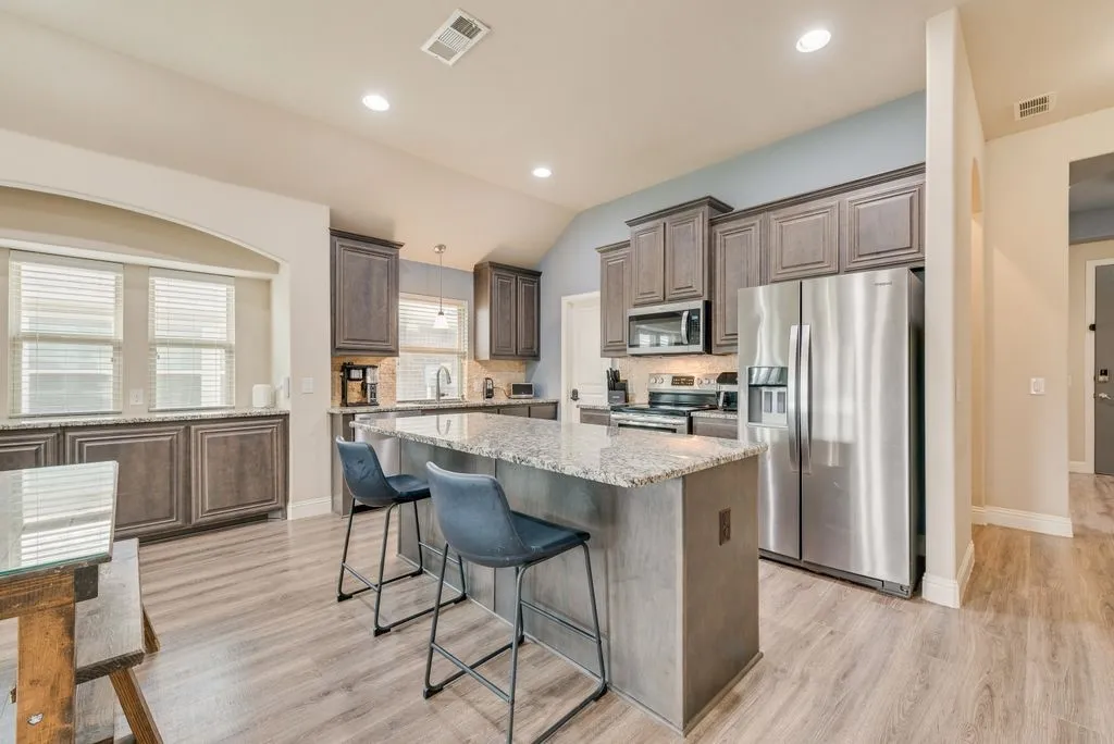 Single Family Residence For Sale in Johnson County , 102 Cimmaron Court, Alvarado, Texas 76009, 4 Bedroom, 3 Bathroom, 3 Garage spaces, 2,765 Sqft, built in 2017, mls#21316063, Real Estate Agent in Alvarado, Homes For Sale in Johnson county, Homes For Sale in Alvarado, Realtor in Alvarado Texas, Real Estate Brokerage Independent Realty Texas, Luminita Cordes Realtor
