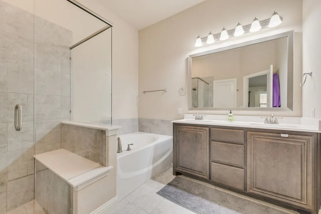 Single Family Residence For Sale in Johnson County , 102 Cimmaron Court, Alvarado, Texas 76009, 4 Bedroom, 3 Bathroom, 3 Garage spaces, 2,765 Sqft, built in 2017, mls#21316063, Real Estate Agent in Alvarado, Homes For Sale in Johnson county, Homes For Sale in Alvarado, Realtor in Alvarado Texas, Real Estate Brokerage Independent Realty Texas, Luminita Cordes Realtor