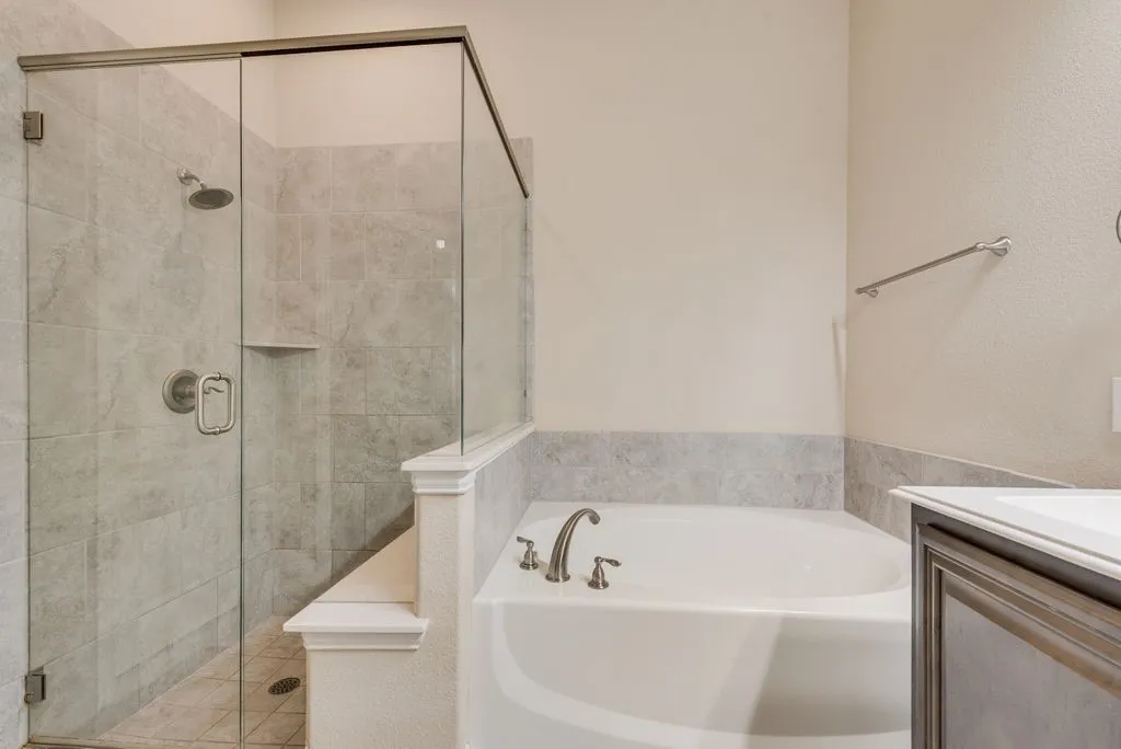 Single Family Residence For Sale in Johnson County , 102 Cimmaron Court, Alvarado, Texas 76009, 4 Bedroom, 3 Bathroom, 3 Garage spaces, 2,765 Sqft, built in 2017, mls#21316063, Real Estate Agent in Alvarado, Homes For Sale in Johnson county, Homes For Sale in Alvarado, Realtor in Alvarado Texas, Real Estate Brokerage Independent Realty Texas, Luminita Cordes Realtor