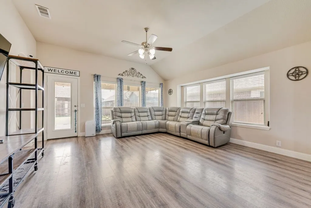 Single Family Residence For Sale in Johnson County , 102 Cimmaron Court, Alvarado, Texas 76009, 4 Bedroom, 3 Bathroom, 3 Garage spaces, 2,765 Sqft, built in 2017, mls#21316063, Real Estate Agent in Alvarado, Homes For Sale in Johnson county, Homes For Sale in Alvarado, Realtor in Alvarado Texas, Real Estate Brokerage Independent Realty Texas, Luminita Cordes Realtor