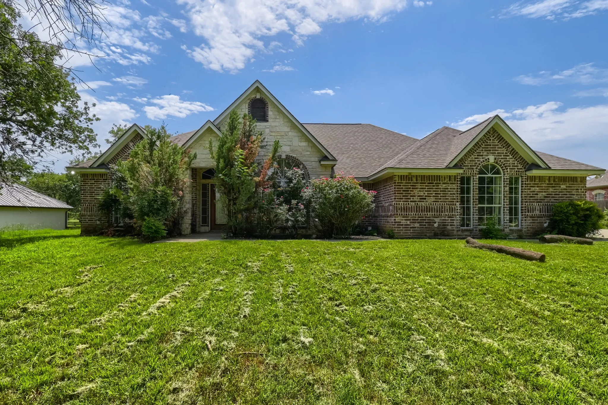 Single Family Residence For Sale in Parker County , 152 Howard Newby Lane, Springtown, Texas 76082, 3 Bedroom, 2 Bathroom, 2 Garage spaces, 1,908 Sqft, built in 2003, mls#21238330, Real Estate Agent in Springtown, Homes For Sale in Parker county, Homes For Sale in Springtown, Realtor in Springtown Texas, Real Estate Brokerage Independent Realty Texas, Luminita Cordes Realtor