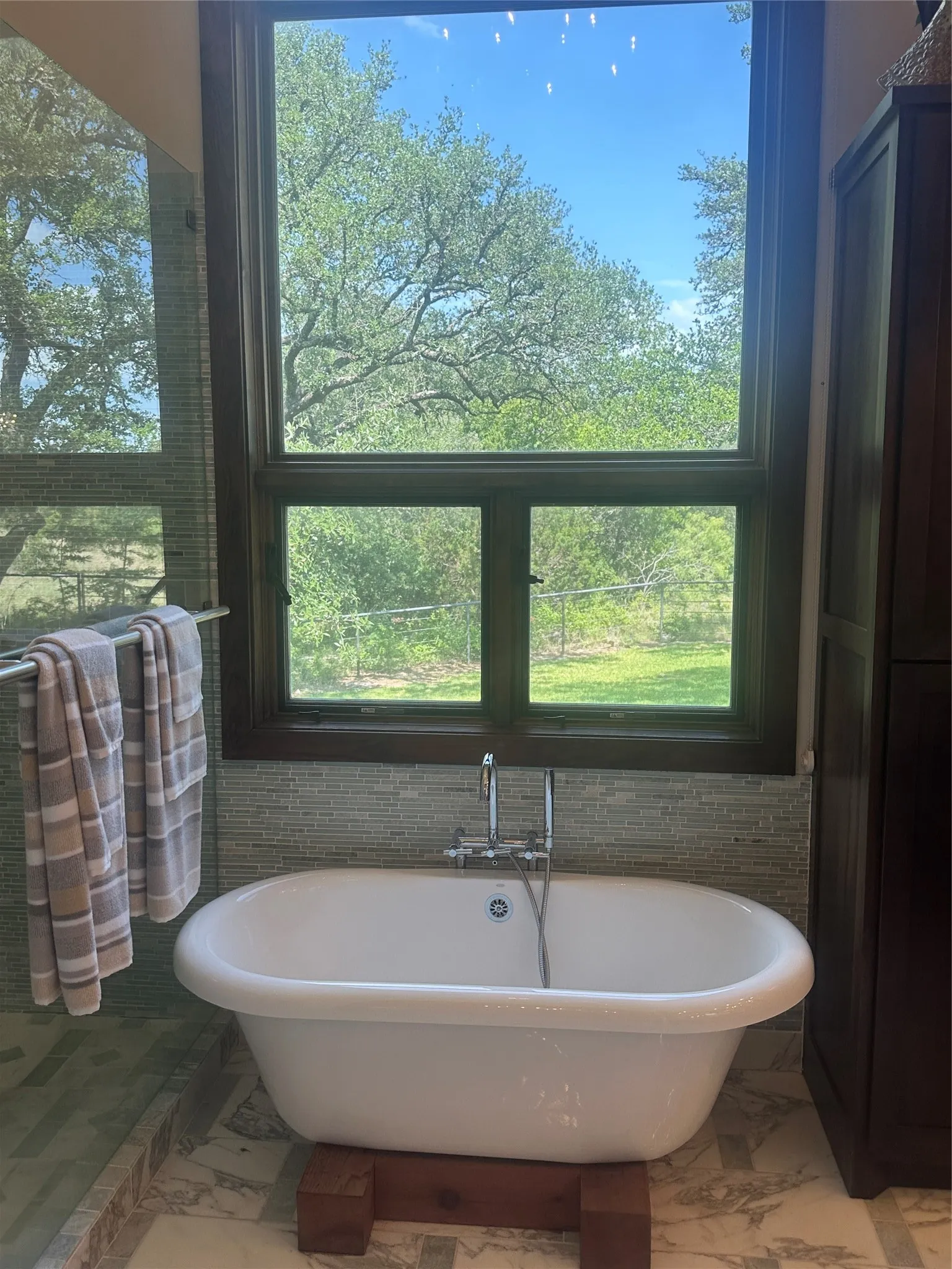 Single Family Residence For Sale in Erath County , 1255 Alexander Road, Stephenville, Texas 76401, 3 Bedroom, 3 Bathroom, 2 Garage spaces, 4,638 Sqft, built in 2011, mls#21316952, Real Estate Agent in Stephenville, Homes For Sale in Erath county, Homes For Sale in Stephenville, Realtor in Stephenville Texas, Real Estate Brokerage Independent Realty Texas, Luminita Cordes Realtor