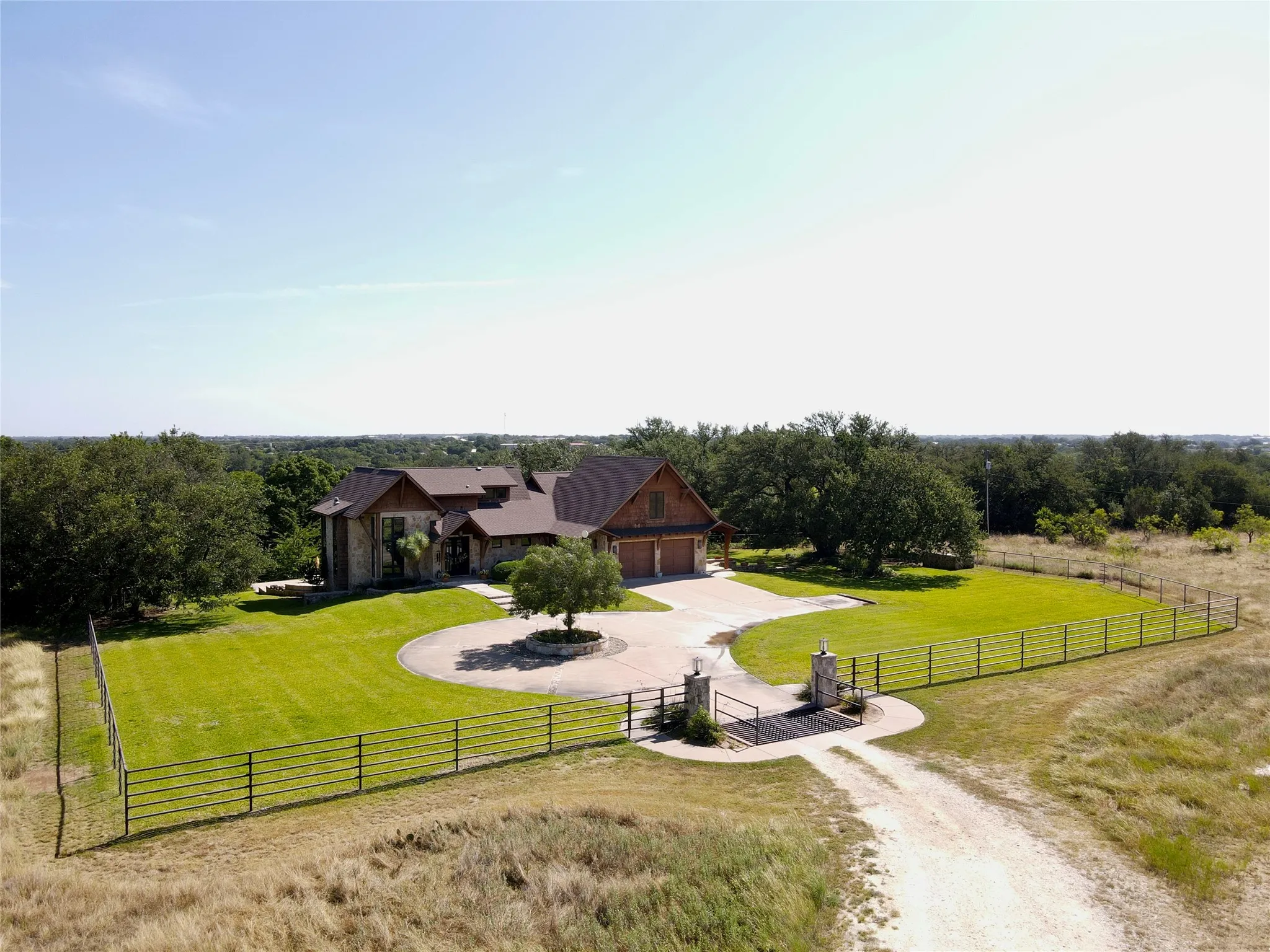 Single Family Residence For Sale in Erath County , 1255 Alexander Road, Stephenville, Texas 76401, 3 Bedroom, 3 Bathroom, 2 Garage spaces, 4,638 Sqft, built in 2011, mls#21316952, Real Estate Agent in Stephenville, Homes For Sale in Erath county, Homes For Sale in Stephenville, Realtor in Stephenville Texas, Real Estate Brokerage Independent Realty Texas, Luminita Cordes Realtor