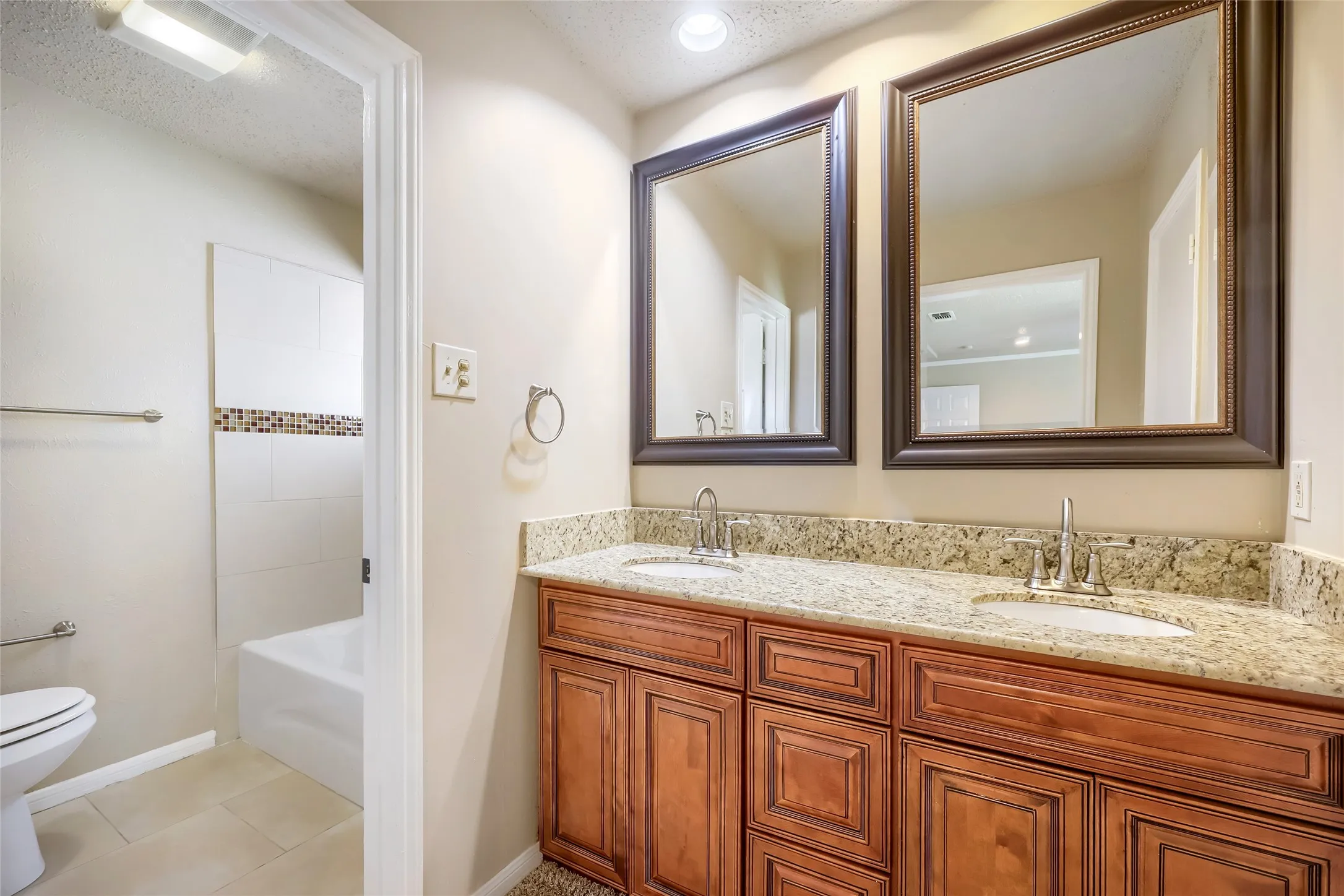 Single Family Residence For Sale in Denton County , 1701 Paxton Drive, Carrollton, Texas 75007, 3 Bedroom, 2 Bathroom, 2 Garage spaces, 1,690 Sqft, built in 1983, mls#21279712, Real Estate Agent in Carrollton, Homes For Sale in Denton county, Homes For Sale in Carrollton, Realtor in Carrollton Texas, Real Estate Brokerage Independent Realty Texas, Luminita Cordes Realtor