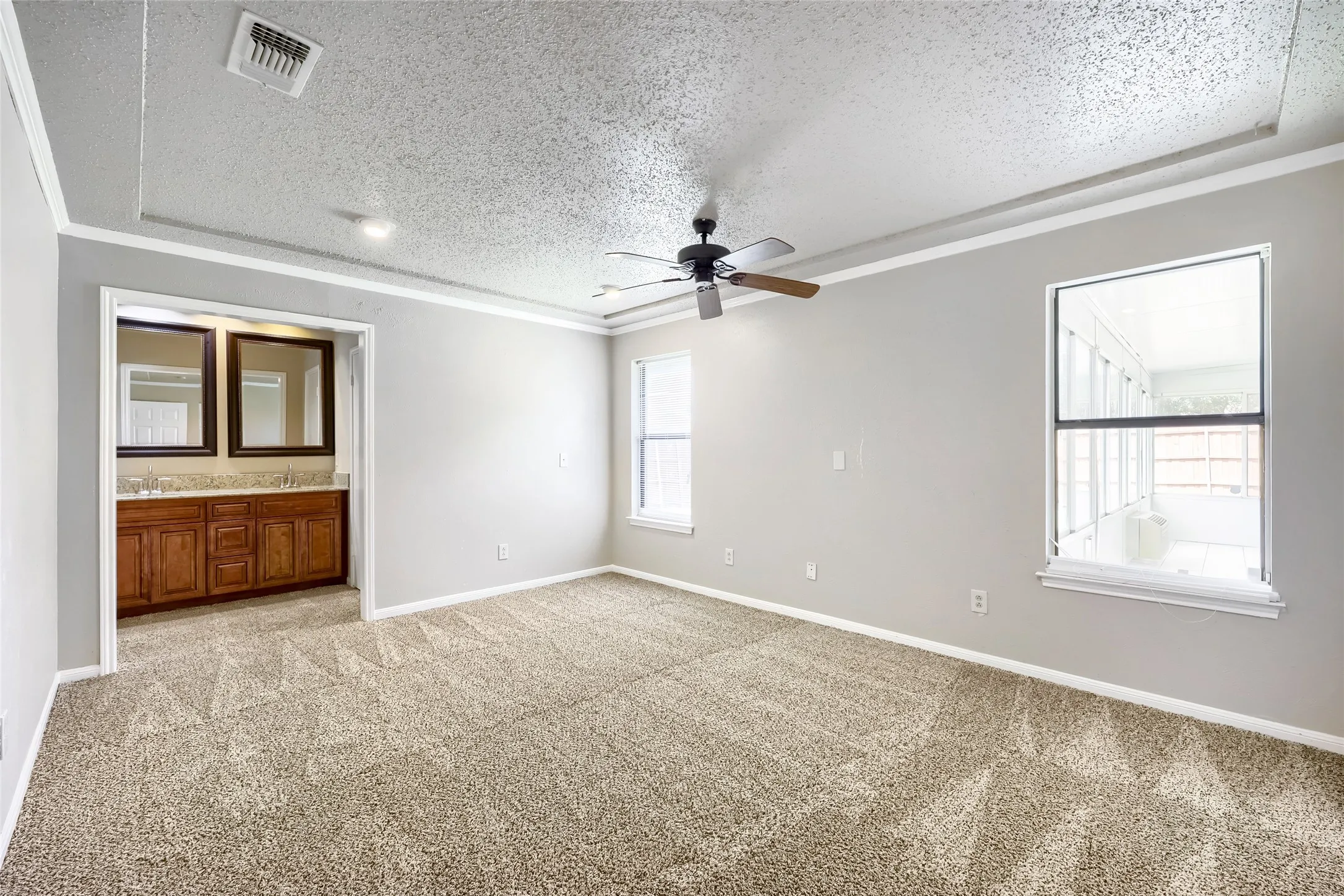Single Family Residence For Sale in Denton County , 1701 Paxton Drive, Carrollton, Texas 75007, 3 Bedroom, 2 Bathroom, 2 Garage spaces, 1,690 Sqft, built in 1983, mls#21279712, Real Estate Agent in Carrollton, Homes For Sale in Denton county, Homes For Sale in Carrollton, Realtor in Carrollton Texas, Real Estate Brokerage Independent Realty Texas, Luminita Cordes Realtor