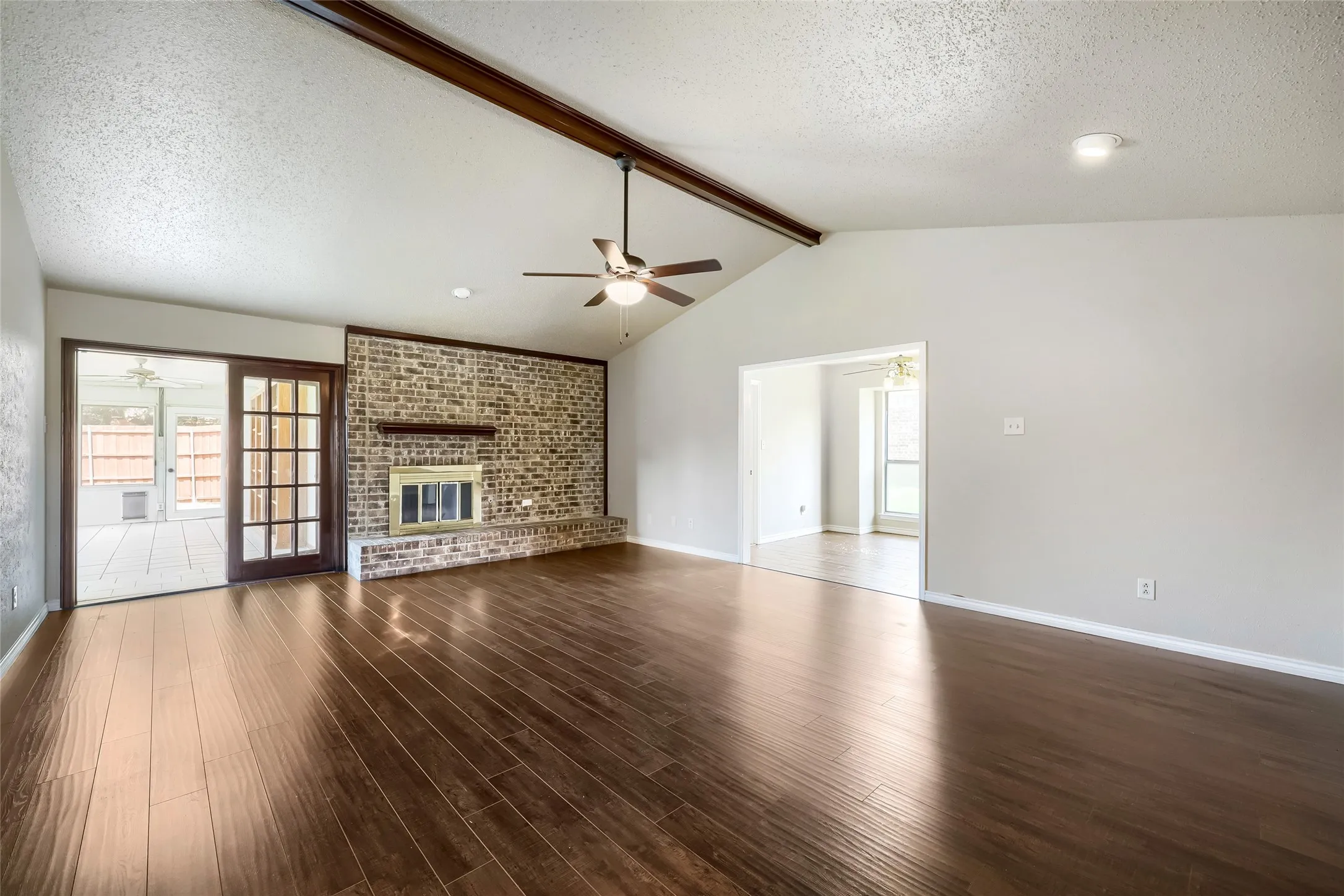 Single Family Residence For Sale in Denton County , 1701 Paxton Drive, Carrollton, Texas 75007, 3 Bedroom, 2 Bathroom, 2 Garage spaces, 1,690 Sqft, built in 1983, mls#21279712, Real Estate Agent in Carrollton, Homes For Sale in Denton county, Homes For Sale in Carrollton, Realtor in Carrollton Texas, Real Estate Brokerage Independent Realty Texas, Luminita Cordes Realtor