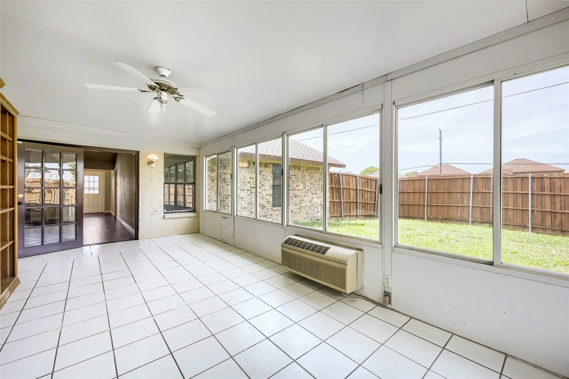 Single Family Residence For Sale in Denton County , 1701 Paxton Drive, Carrollton, Texas 75007, 3 Bedroom, 2 Bathroom, 2 Garage spaces, 1,690 Sqft, built in 1983, mls#21279712, Real Estate Agent in Carrollton, Homes For Sale in Denton county, Homes For Sale in Carrollton, Realtor in Carrollton Texas, Real Estate Brokerage Independent Realty Texas, Luminita Cordes Realtor
