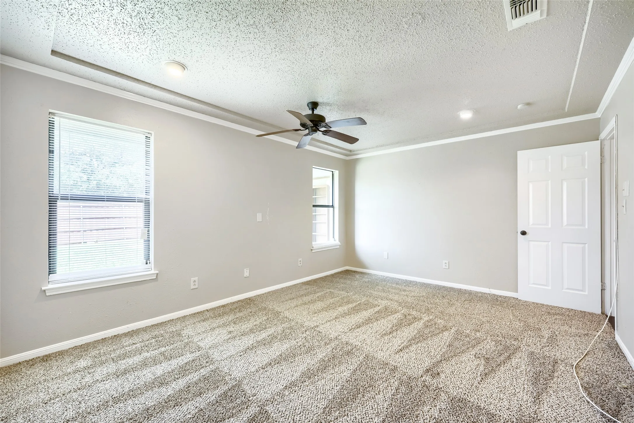 Single Family Residence For Sale in Denton County , 1701 Paxton Drive, Carrollton, Texas 75007, 3 Bedroom, 2 Bathroom, 2 Garage spaces, 1,690 Sqft, built in 1983, mls#21279712, Real Estate Agent in Carrollton, Homes For Sale in Denton county, Homes For Sale in Carrollton, Realtor in Carrollton Texas, Real Estate Brokerage Independent Realty Texas, Luminita Cordes Realtor