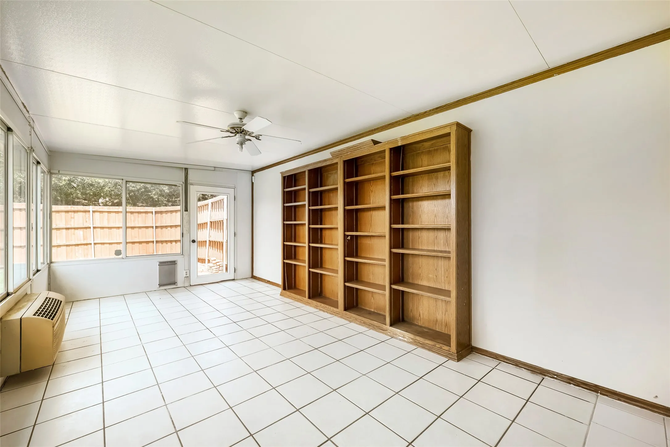 Single Family Residence For Sale in Denton County , 1701 Paxton Drive, Carrollton, Texas 75007, 3 Bedroom, 2 Bathroom, 2 Garage spaces, 1,690 Sqft, built in 1983, mls#21279712, Real Estate Agent in Carrollton, Homes For Sale in Denton county, Homes For Sale in Carrollton, Realtor in Carrollton Texas, Real Estate Brokerage Independent Realty Texas, Luminita Cordes Realtor