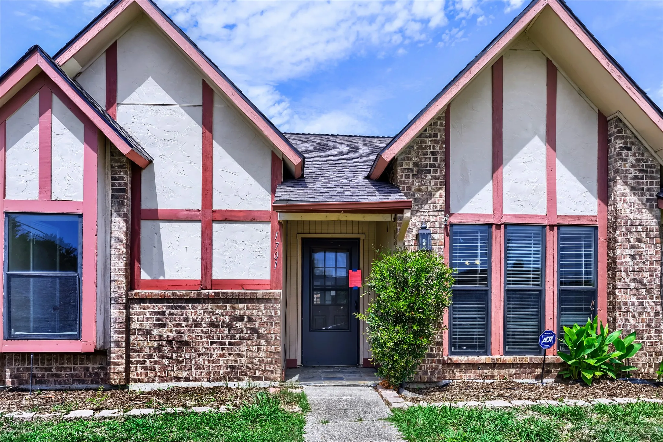 Single Family Residence For Sale in Denton County , 1701 Paxton Drive, Carrollton, Texas 75007, 3 Bedroom, 2 Bathroom, 2 Garage spaces, 1,690 Sqft, built in 1983, mls#21279712, Real Estate Agent in Carrollton, Homes For Sale in Denton county, Homes For Sale in Carrollton, Realtor in Carrollton Texas, Real Estate Brokerage Independent Realty Texas, Luminita Cordes Realtor