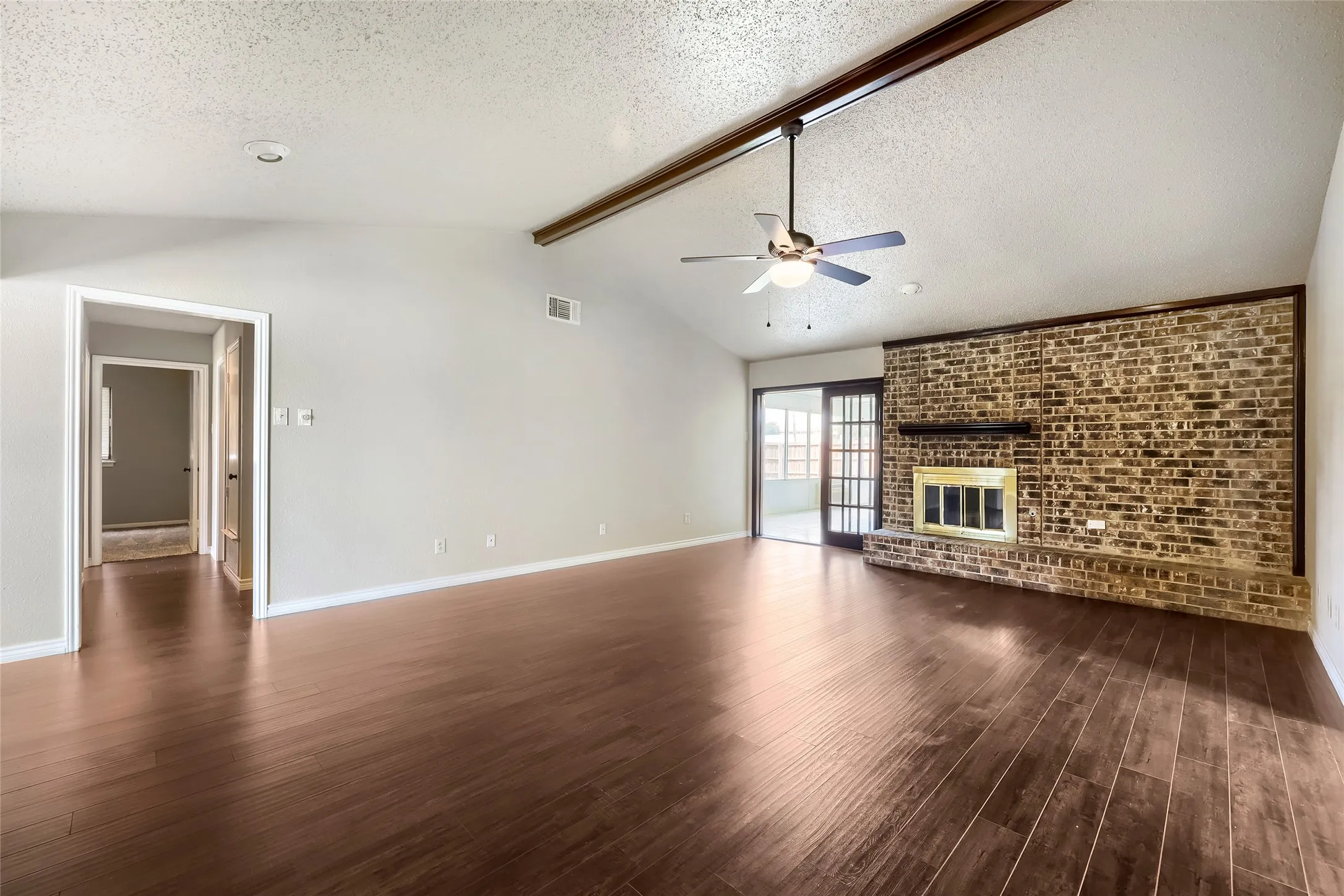 Single Family Residence For Sale in Denton County , 1701 Paxton Drive, Carrollton, Texas 75007, 3 Bedroom, 2 Bathroom, 2 Garage spaces, 1,690 Sqft, built in 1983, mls#21279712, Real Estate Agent in Carrollton, Homes For Sale in Denton county, Homes For Sale in Carrollton, Realtor in Carrollton Texas, Real Estate Brokerage Independent Realty Texas, Luminita Cordes Realtor