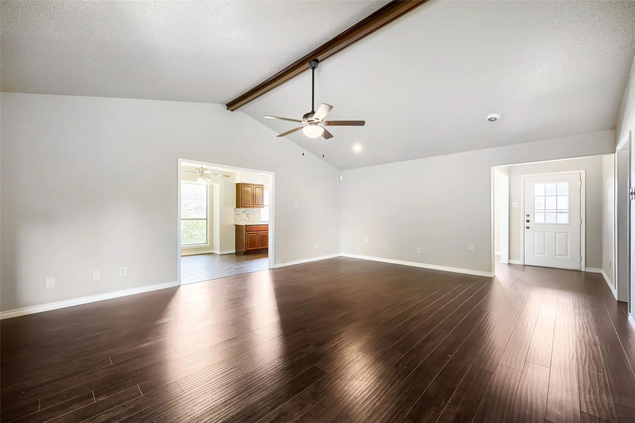 Single Family Residence For Sale in Denton County , 1701 Paxton Drive, Carrollton, Texas 75007, 3 Bedroom, 2 Bathroom, 2 Garage spaces, 1,690 Sqft, built in 1983, mls#21279712, Real Estate Agent in Carrollton, Homes For Sale in Denton county, Homes For Sale in Carrollton, Realtor in Carrollton Texas, Real Estate Brokerage Independent Realty Texas, Luminita Cordes Realtor