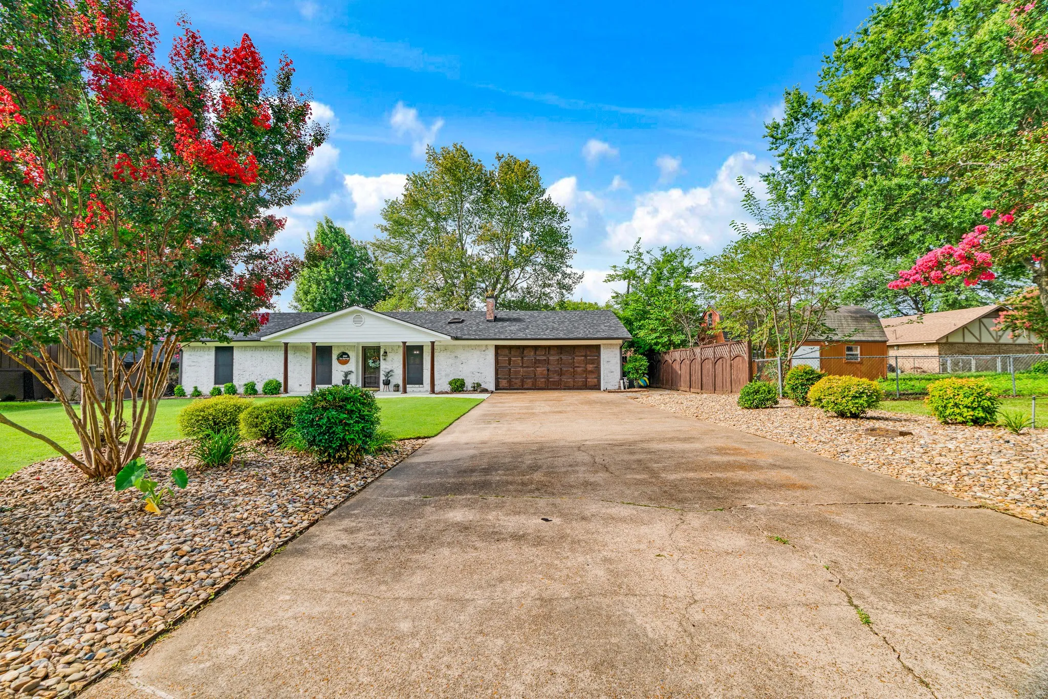 Single Family Residence For Sale in Lamar County , 3320 CLEVELAND, Paris, Texas 75460, 3 Bedroom, 2 Bathroom, 2 Garage spaces, 2,042 Sqft, built in 1985, mls#21316939, Real Estate Agent in Paris, Homes For Sale in Lamar county, Homes For Sale in Paris, Realtor in Paris Texas, Real Estate Brokerage Independent Realty Texas, Luminita Cordes Realtor
