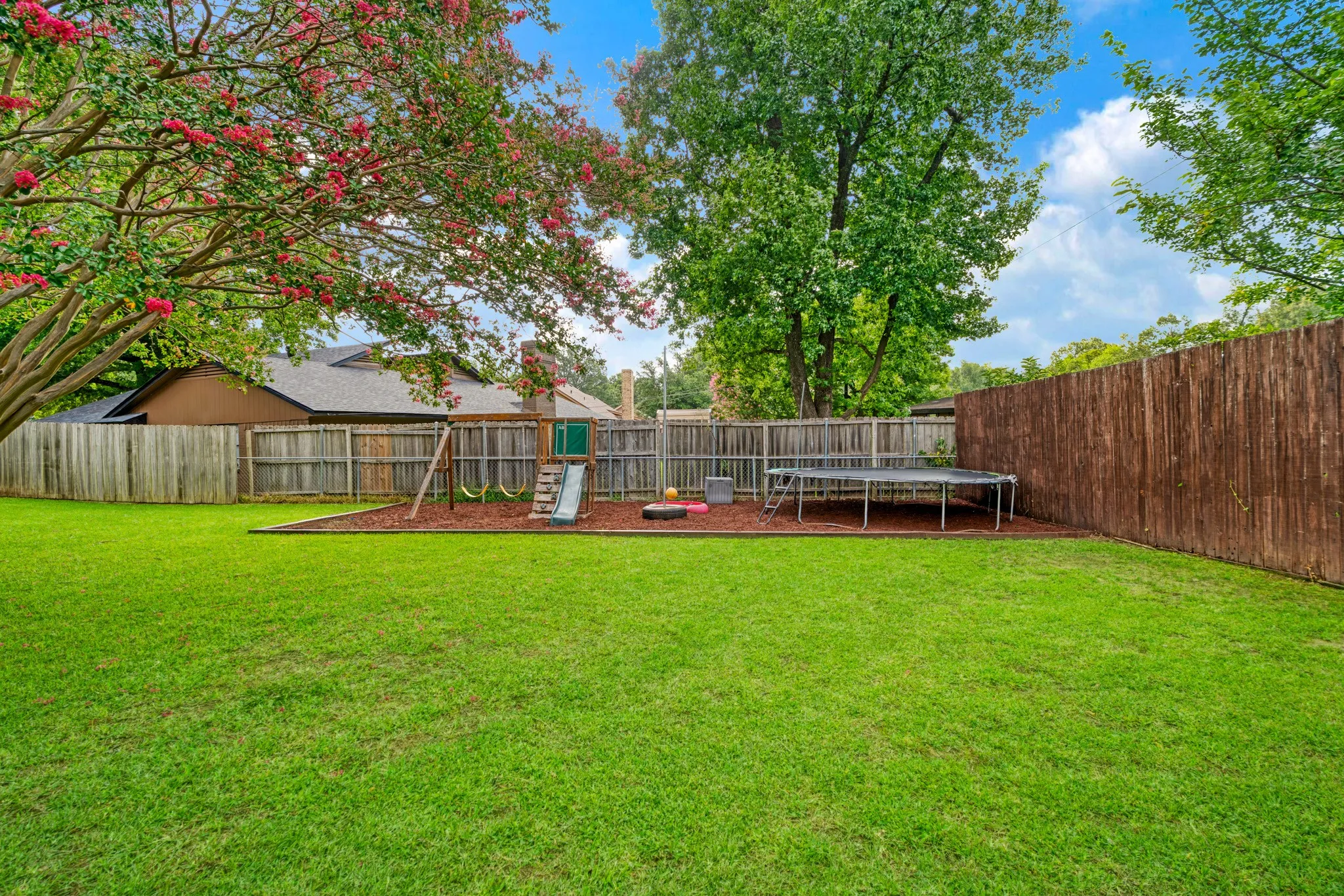 Single Family Residence For Sale in Lamar County , 3320 CLEVELAND, Paris, Texas 75460, 3 Bedroom, 2 Bathroom, 2 Garage spaces, 2,042 Sqft, built in 1985, mls#21316939, Real Estate Agent in Paris, Homes For Sale in Lamar county, Homes For Sale in Paris, Realtor in Paris Texas, Real Estate Brokerage Independent Realty Texas, Luminita Cordes Realtor