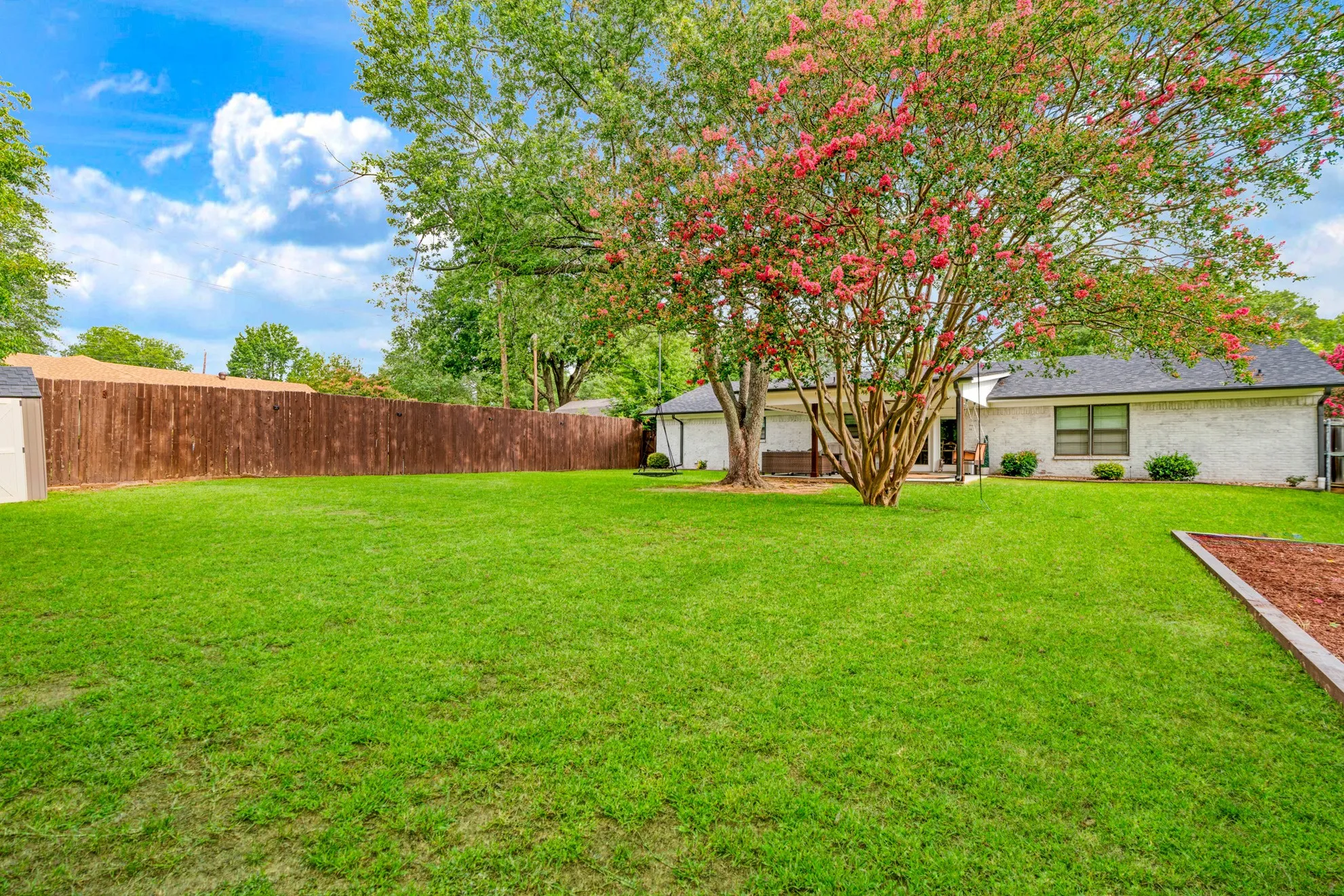 Single Family Residence For Sale in Lamar County , 3320 CLEVELAND, Paris, Texas 75460, 3 Bedroom, 2 Bathroom, 2 Garage spaces, 2,042 Sqft, built in 1985, mls#21316939, Real Estate Agent in Paris, Homes For Sale in Lamar county, Homes For Sale in Paris, Realtor in Paris Texas, Real Estate Brokerage Independent Realty Texas, Luminita Cordes Realtor