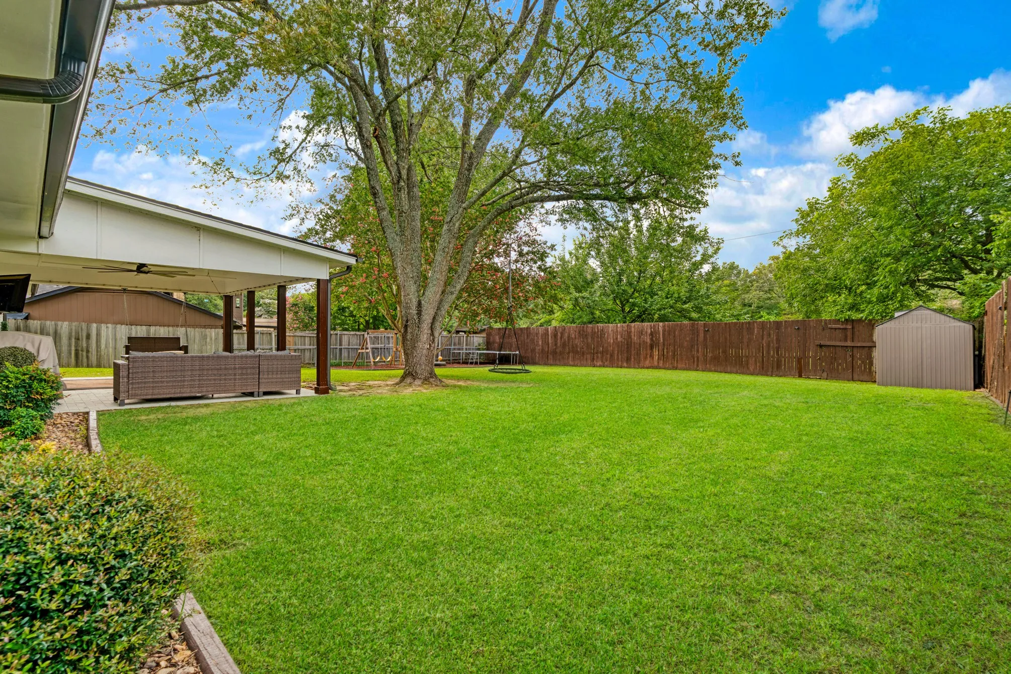 Single Family Residence For Sale in Lamar County , 3320 CLEVELAND, Paris, Texas 75460, 3 Bedroom, 2 Bathroom, 2 Garage spaces, 2,042 Sqft, built in 1985, mls#21316939, Real Estate Agent in Paris, Homes For Sale in Lamar county, Homes For Sale in Paris, Realtor in Paris Texas, Real Estate Brokerage Independent Realty Texas, Luminita Cordes Realtor