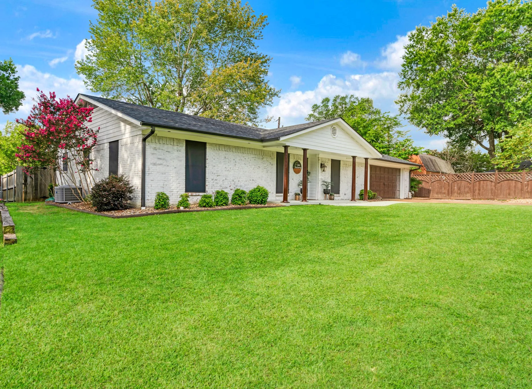 Single Family Residence For Sale in Lamar County , 3320 CLEVELAND, Paris, Texas 75460, 3 Bedroom, 2 Bathroom, 2 Garage spaces, 2,042 Sqft, built in 1985, mls#21316939, Real Estate Agent in Paris, Homes For Sale in Lamar county, Homes For Sale in Paris, Realtor in Paris Texas, Real Estate Brokerage Independent Realty Texas, Luminita Cordes Realtor