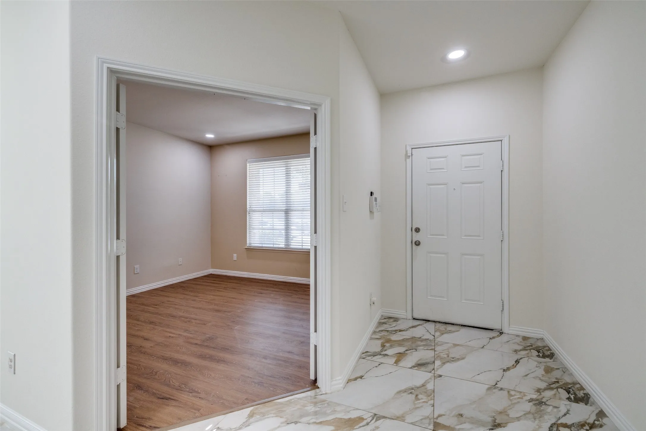 Single Family Residence For Rent in Tarrant County , 915 Penny Royal Court, Arlington, Texas 76002, 4 Bedroom, 3 Bathroom, 2 Garage spaces, 3,012 Sqft, built in 2013, mls#21316462, Real Estate Agent in Arlington, Homes For Rent in Tarrant county, Homes For Rent in Arlington, Realtor in Arlington Texas, Real Estate Brokerage Independent Realty Texas, Luminita Cordes Realtor